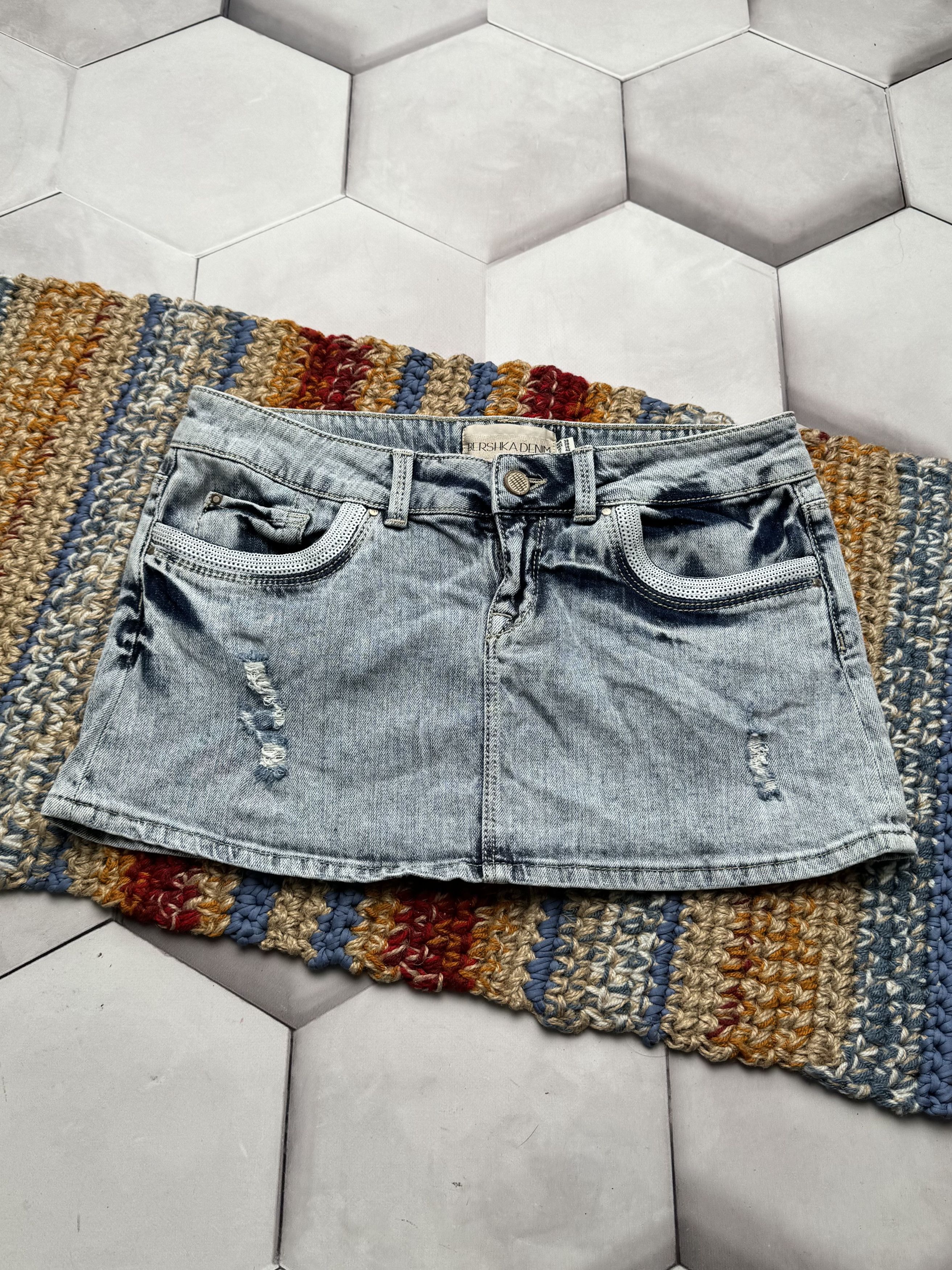 Vintage Denim Mini Skirt Low Rise Distressed Y2K Women's (E4) Size 30" / US 8 / IT 44 - 1 Thumbnail