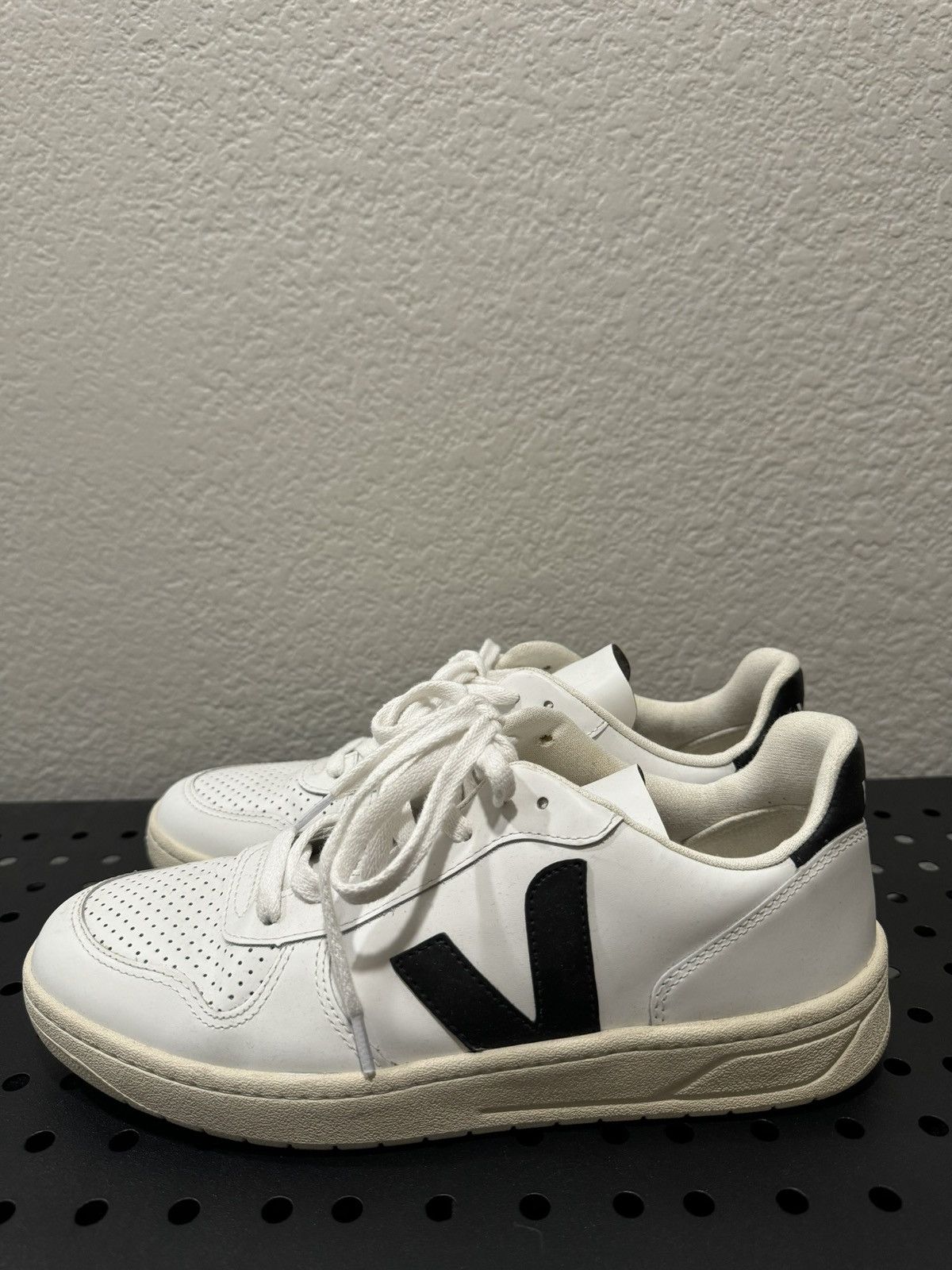 Veja VEJA V-10 Leather White Black Size US 8 / EU 41 - 1 Thumbnail