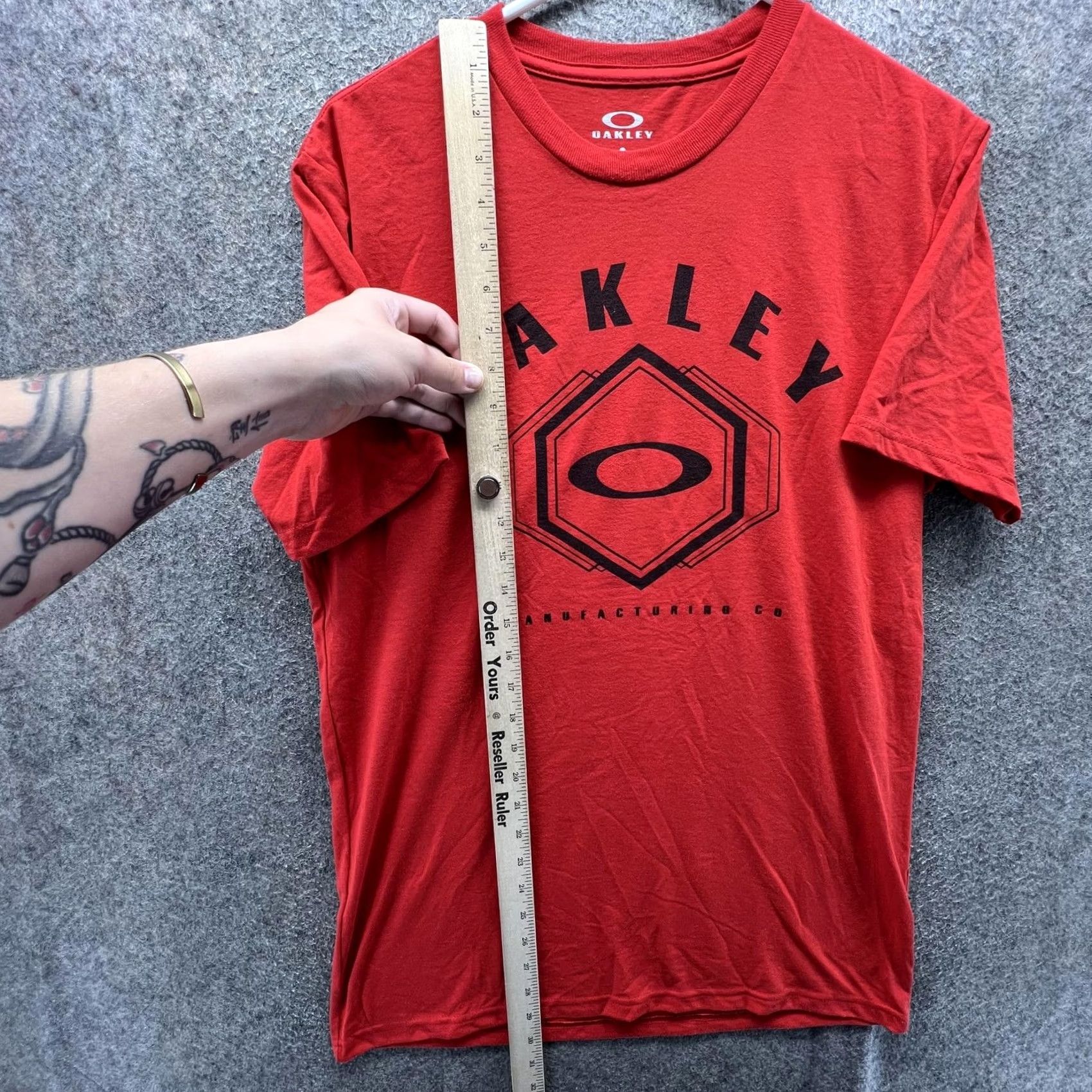 Oakley Oakley Shirt Mens Medium Red Hydrolix Logo Graphic Tee Tagless Sports Active Size US M / EU 48-50 / 2 - 6 Thumbnail