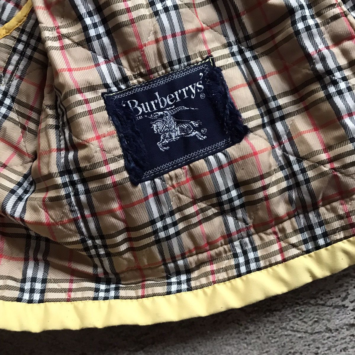 Vintage Vintage Burberrys Quilted Jacket Khaki Gorpcore 90s Slim L Size L / US 10 / IT 46 - 8 Thumbnail