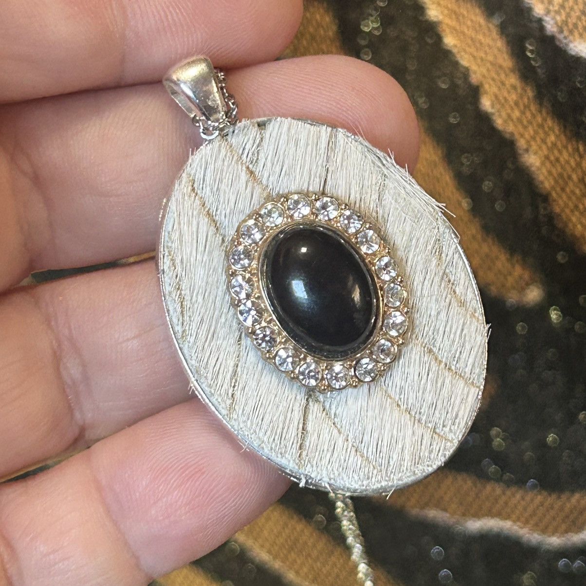Handmade Handcrafted cowhide vintage gem cameo pendant necklace Size ONE SIZE - 1 Thumbnail