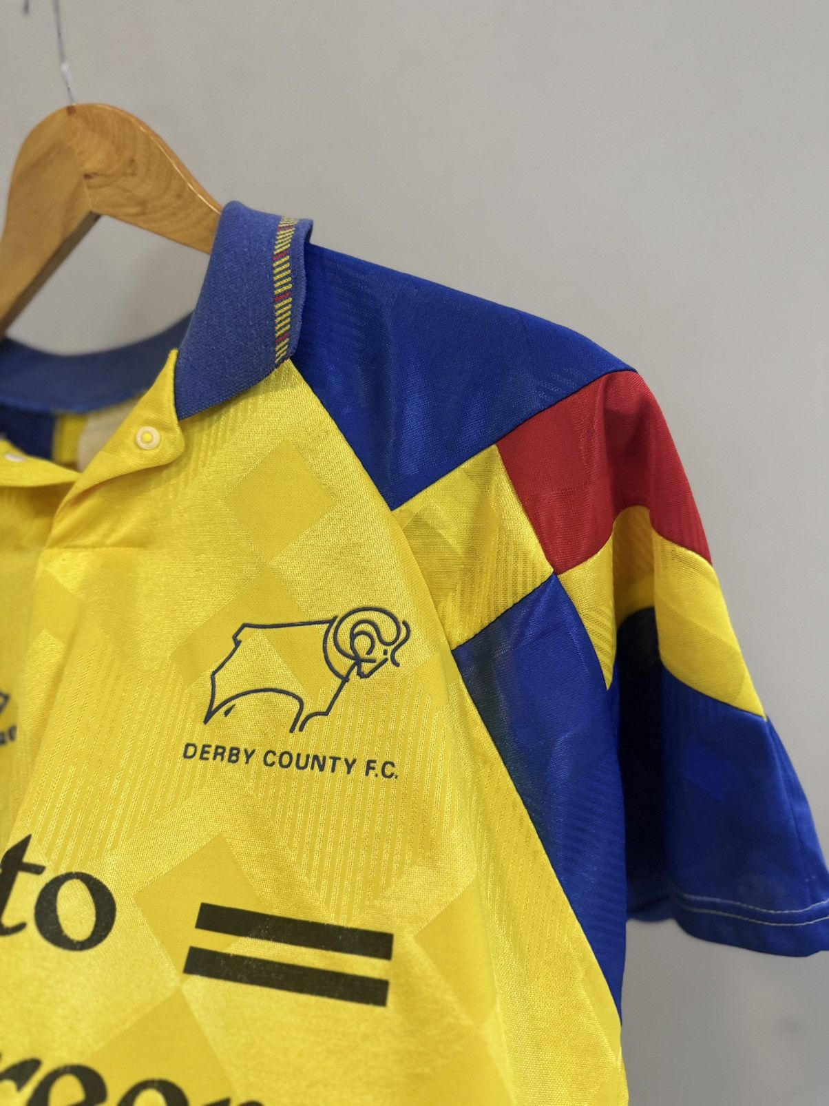 Umbro VINTAGE DERBY COUNTY 1992-1993 FOOTBALL AWAY SHIRT UMBRO Size US XL / EU 56 / 4 - 9 Thumbnail