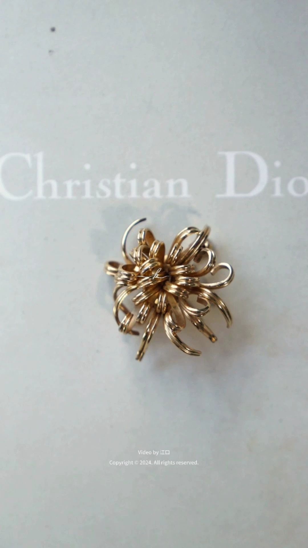 Christian Dior Monsieur Christian Dior 1965 Vintage 3D Gold Chrysanthemum Brooch Size ONE SIZE - 1 Thumbnail