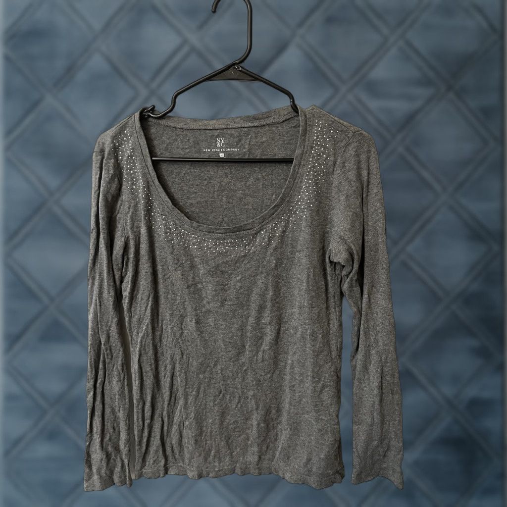 Vintage New York & Company Blouse Shirt Womens Gray Solid Long Sleeve Size M Adult Regular Scoop Neck Casual Comfort Easy Care Fall/Spring/Winter 2/2 Size M / US 6-8 / IT 42-44 - 1 Thumbnail