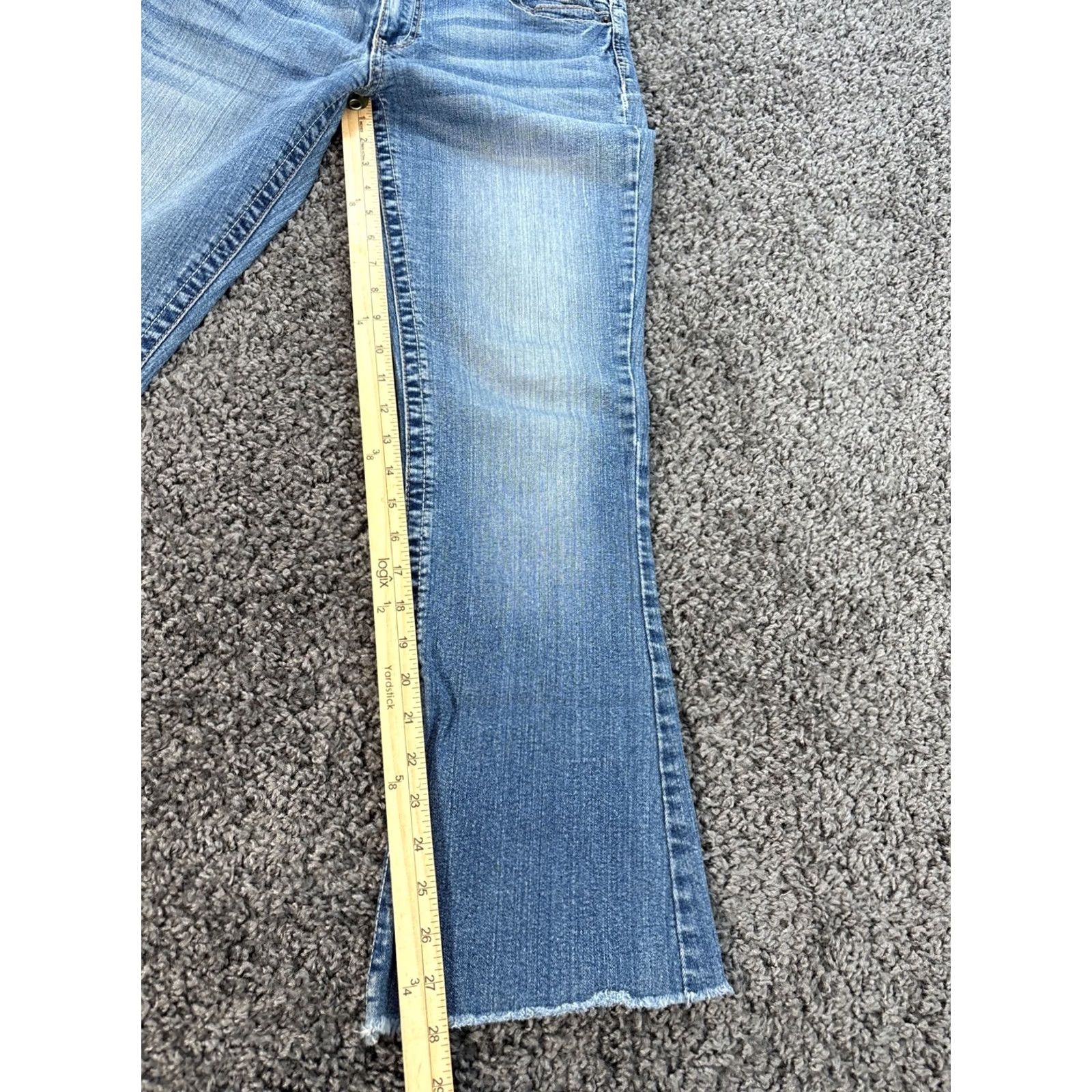 Vintage VINTAGE Rue 21 Jeans Boot Cut Womens 10 Embroidered Light Wash 28in Inseam Bohemian Distressed Size 32" / US 10 / IT 46 - 4 Thumbnail