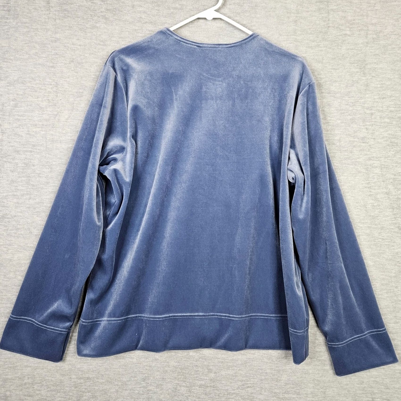 Blair Vintage Blair Womens Blue Velvet Button-Up Shirt M - Condition & Size Details Size M / US 6-8 / IT 42-44 - 2 Thumbnail