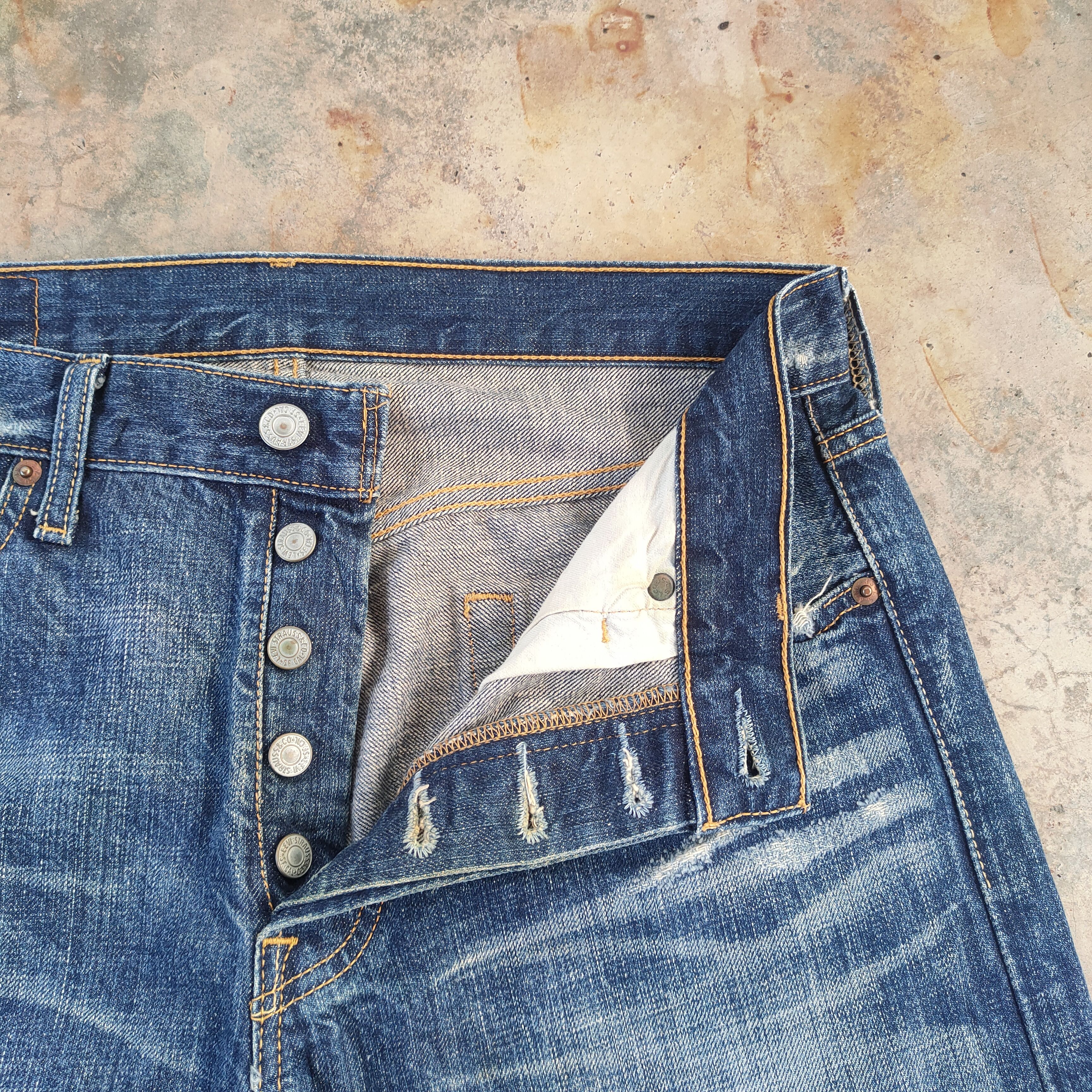 Levi's Vintage Clothing W30 VINTAGE LEVI'S 501 FADED DISTRESSED JEAN PANTS Size US 30 / EU 46 - 8 Thumbnail