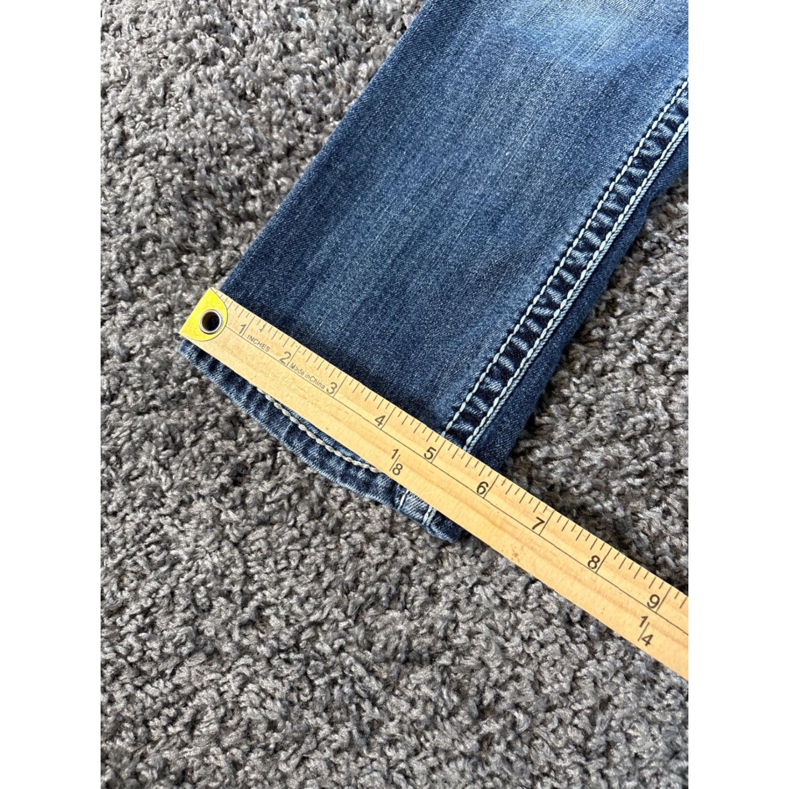 Silver Jeans Co. VINTAGE Silver Jeans Womens Suki Surplus Capri Jeans Y2K 90s Low Rise Blue 26 Women’s Capris Distressed Cropped Denim Photos Size 26" / US 2 / IT 38 - 7 Thumbnail