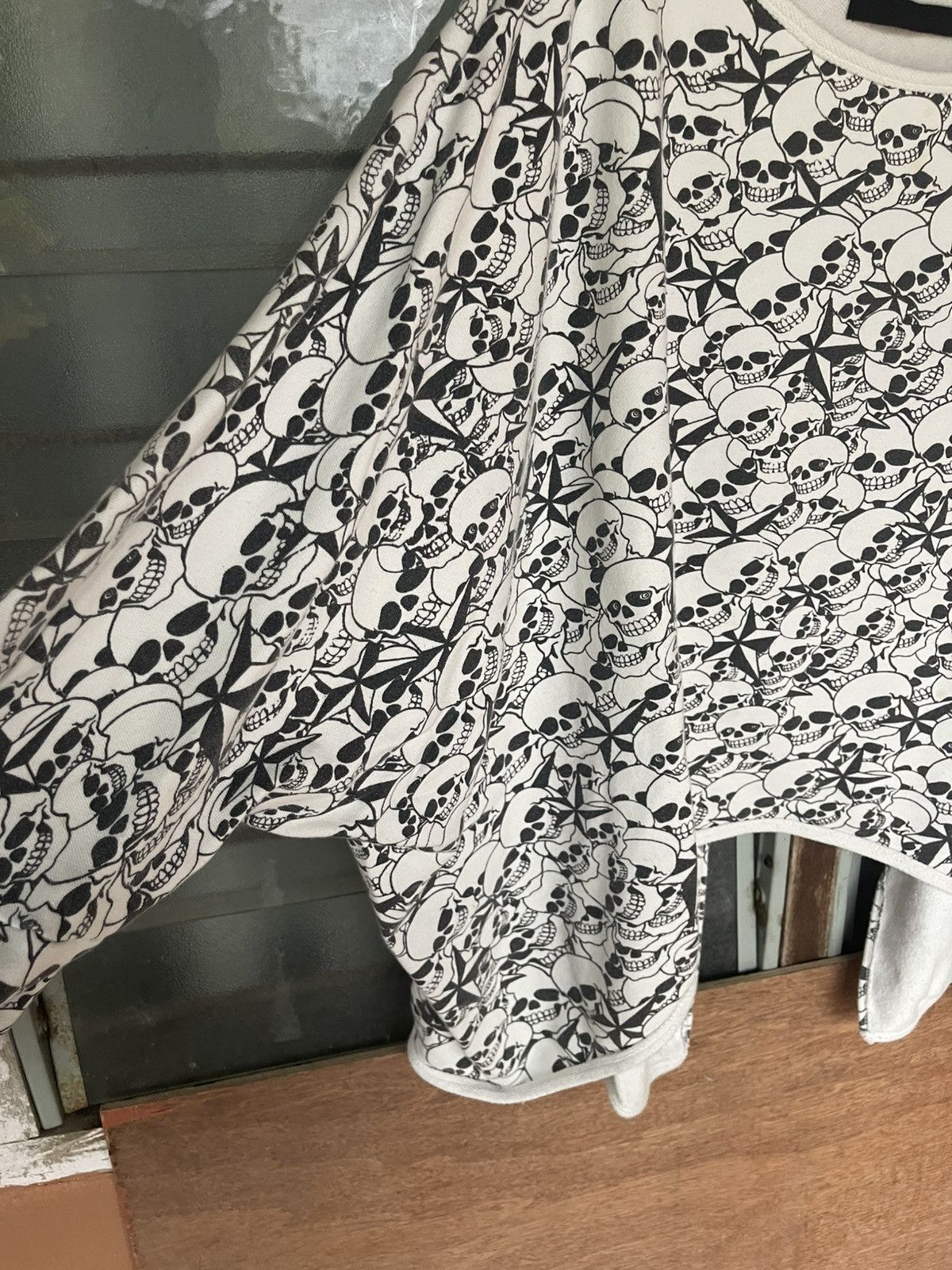 Japanese Brand Vintage Glad News Skull Print Oversized Drop Tail Hem Size ONE SIZE - 5 Thumbnail