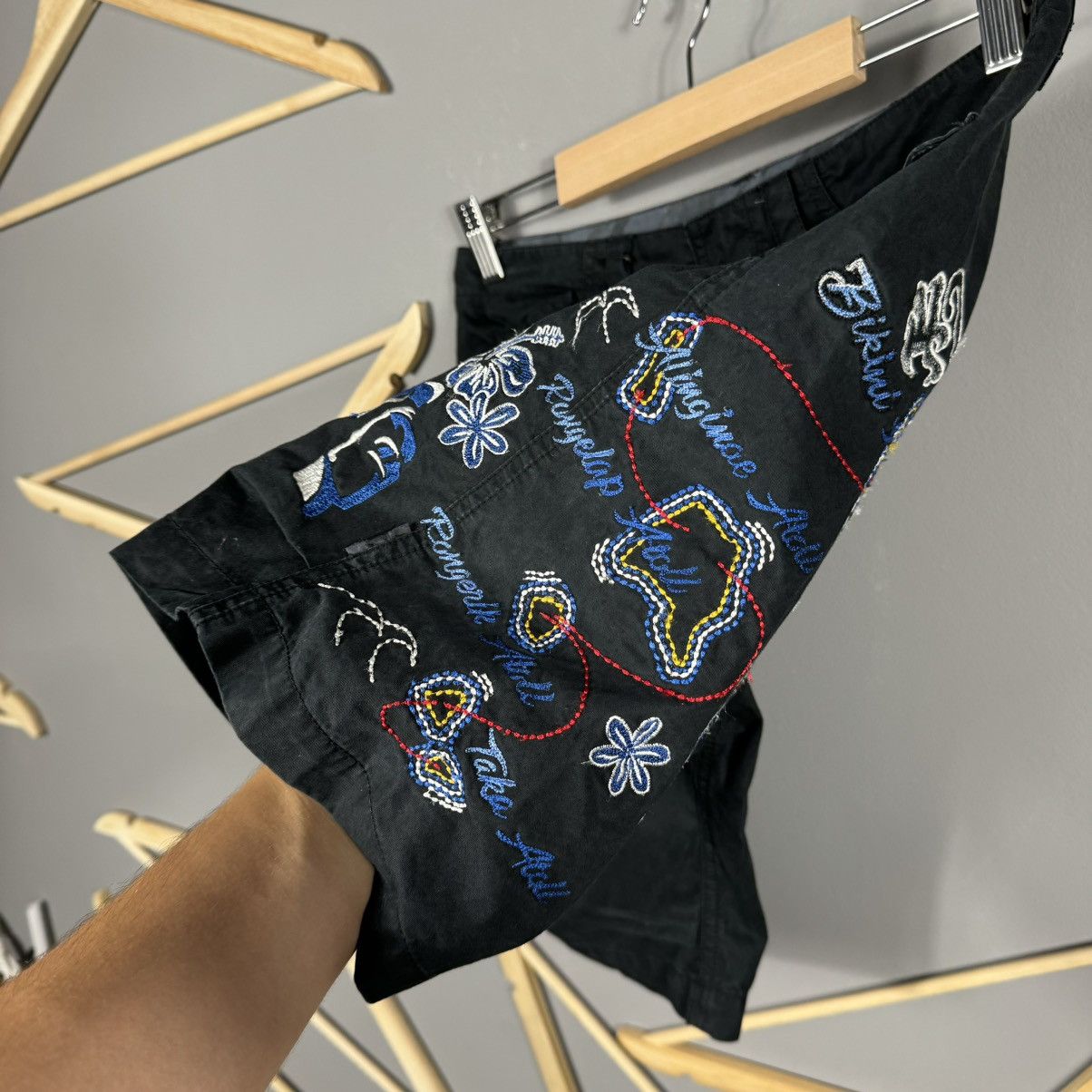 Maharishi Maharishi “Island Tour” Embroidered Cargo Shorts Size 30" / US 8 / IT 44 - 8 Thumbnail