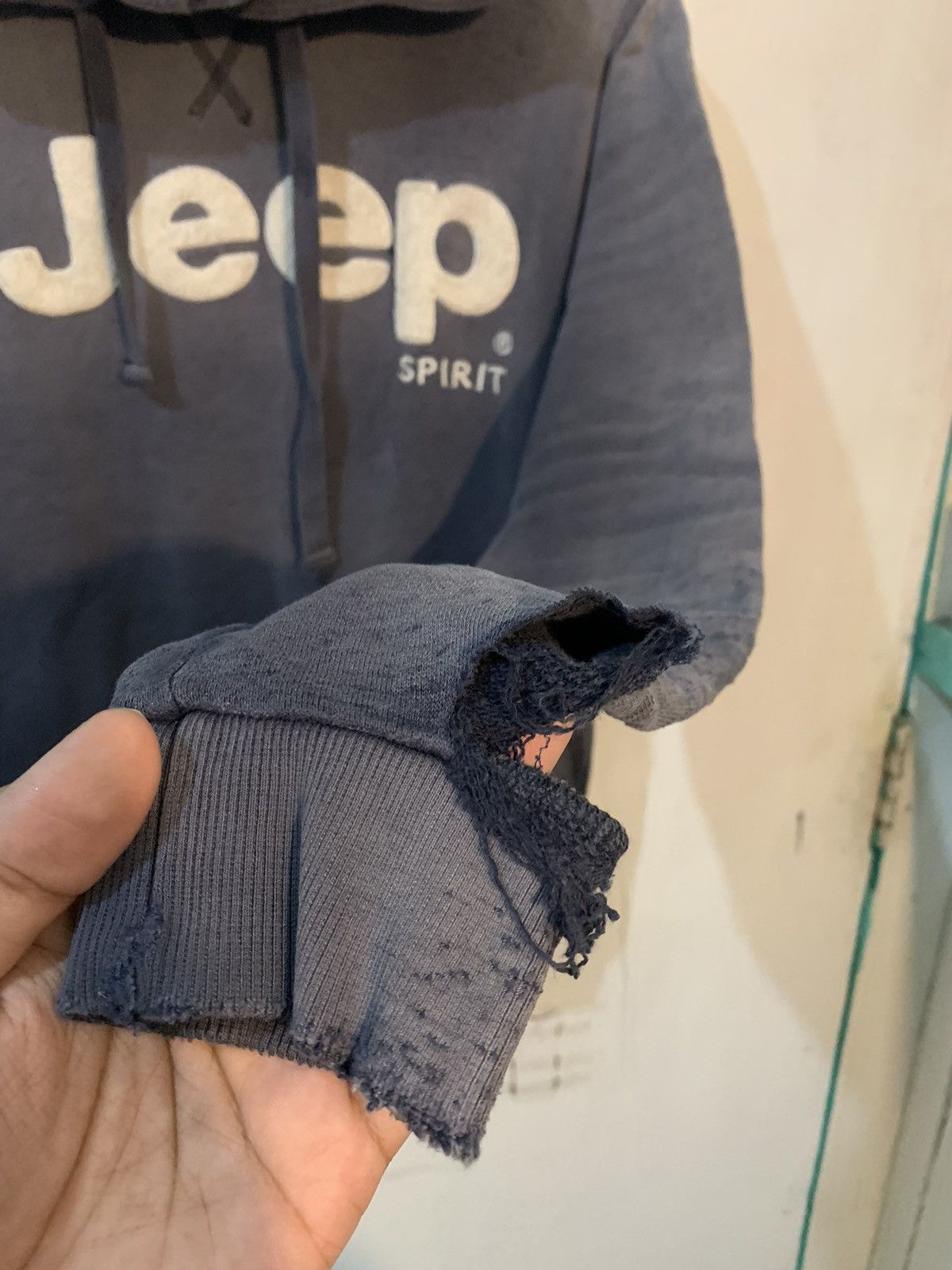Jeep × Vintage Vintage Jeep 70s Distressed Faded Cut Hoodie Size US S / EU 44-46 / 1 - 6 Thumbnail