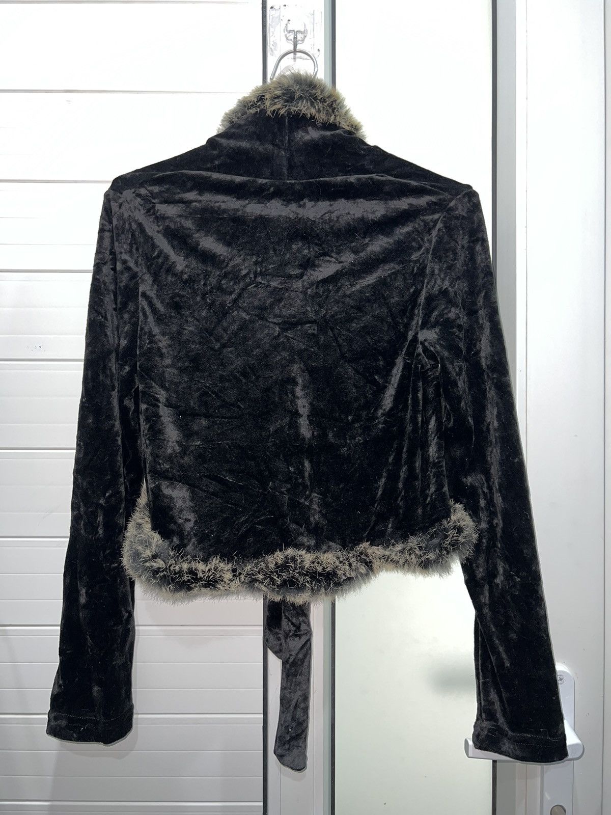 Japanese Brand ➕ Black velvet crop with fur trim Size S / US 4 / IT 40 - 3 Thumbnail