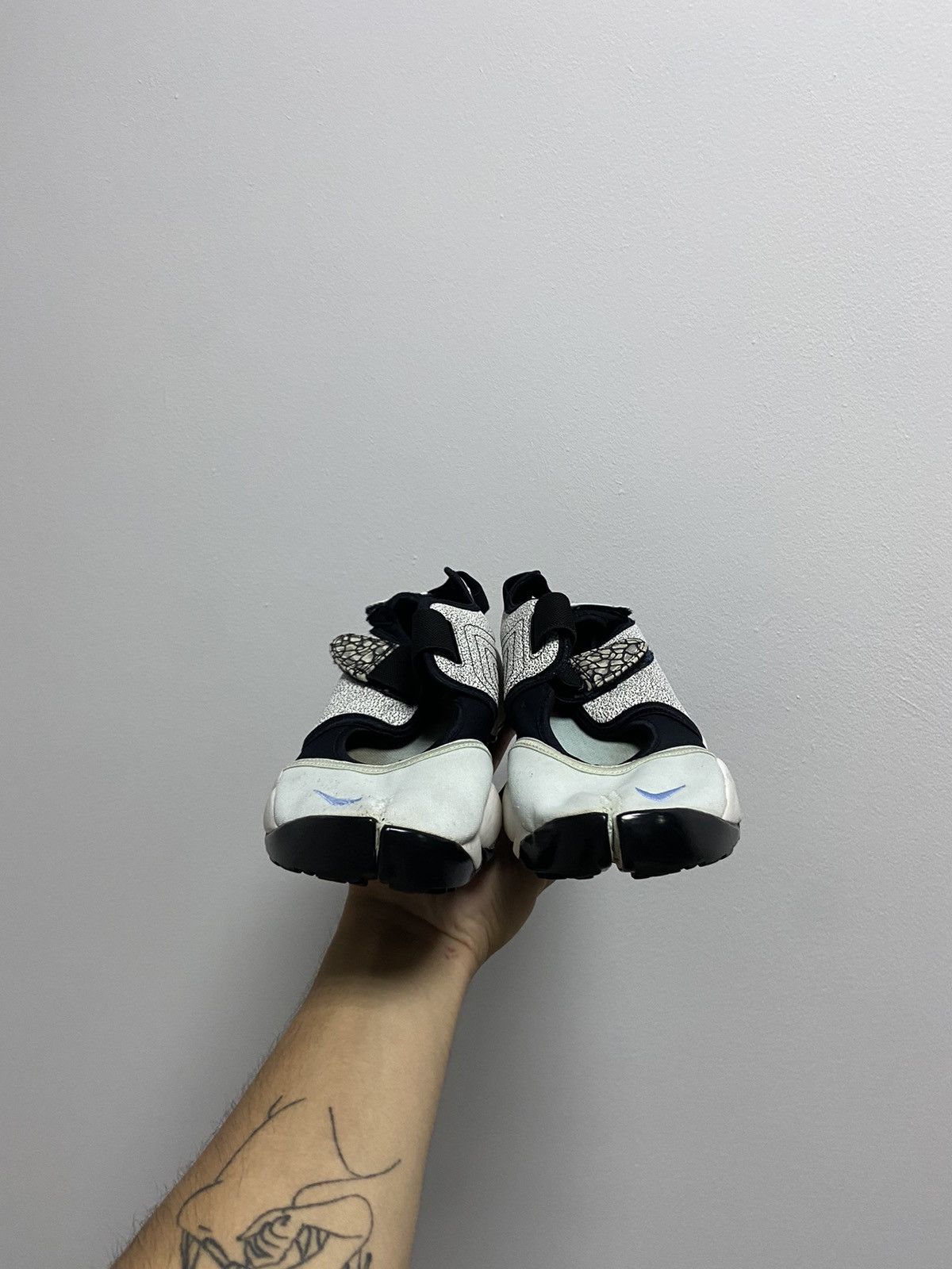 Nike Nike rift tabi style ninja Vintage Womans Small Logo Swoosh Size US 8 / IT 38 - 2 Thumbnail