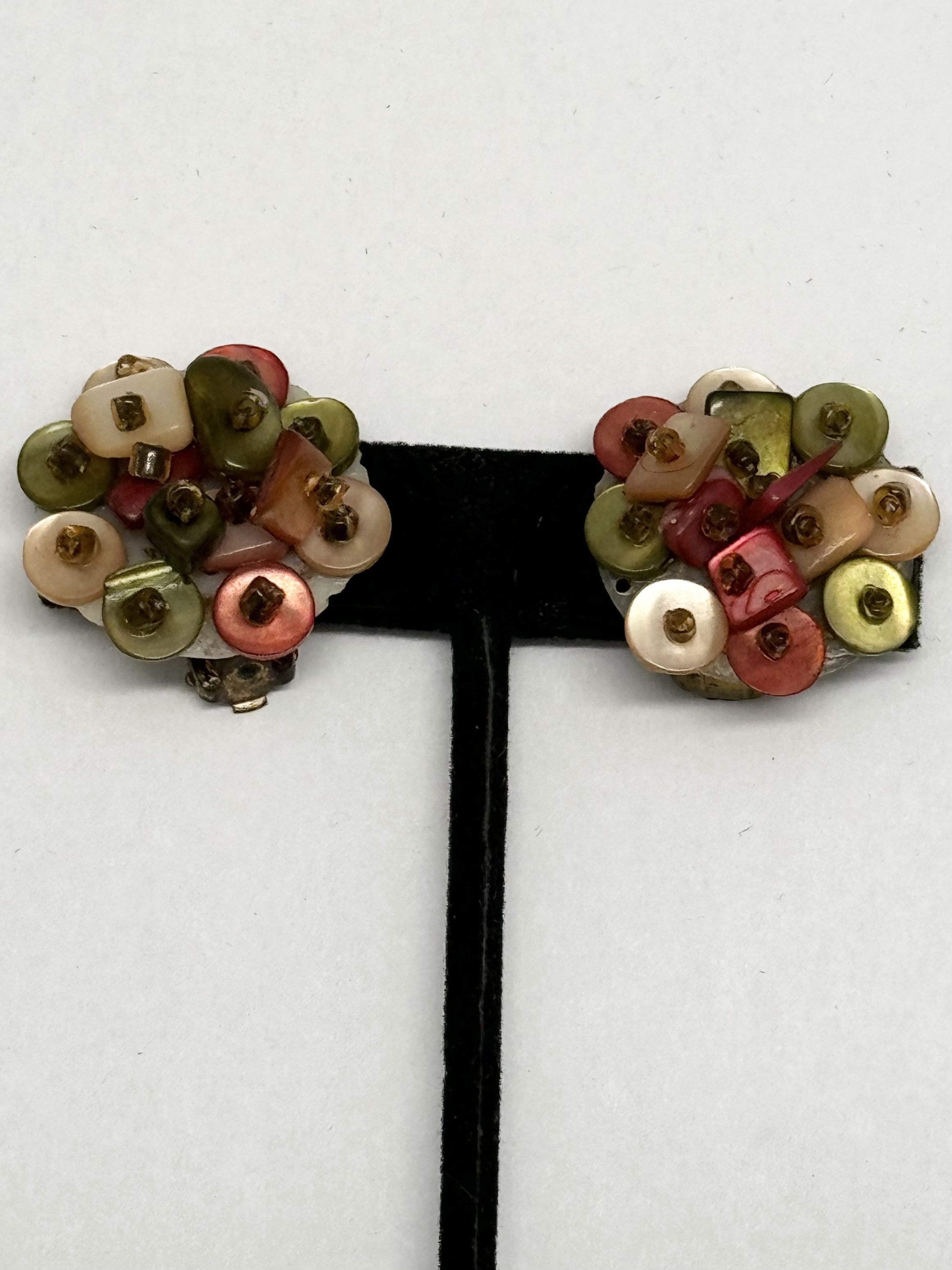 Vintage Vintage green beaded shell earrings Size ONE SIZE - 3 Thumbnail