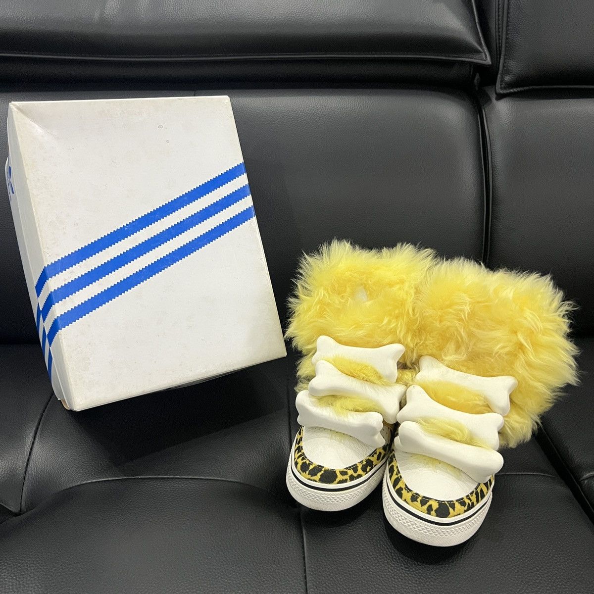 Adidas × Jeremy Scott ADIDAS ORIGINALS JEREMY SCOTT BONES FUR