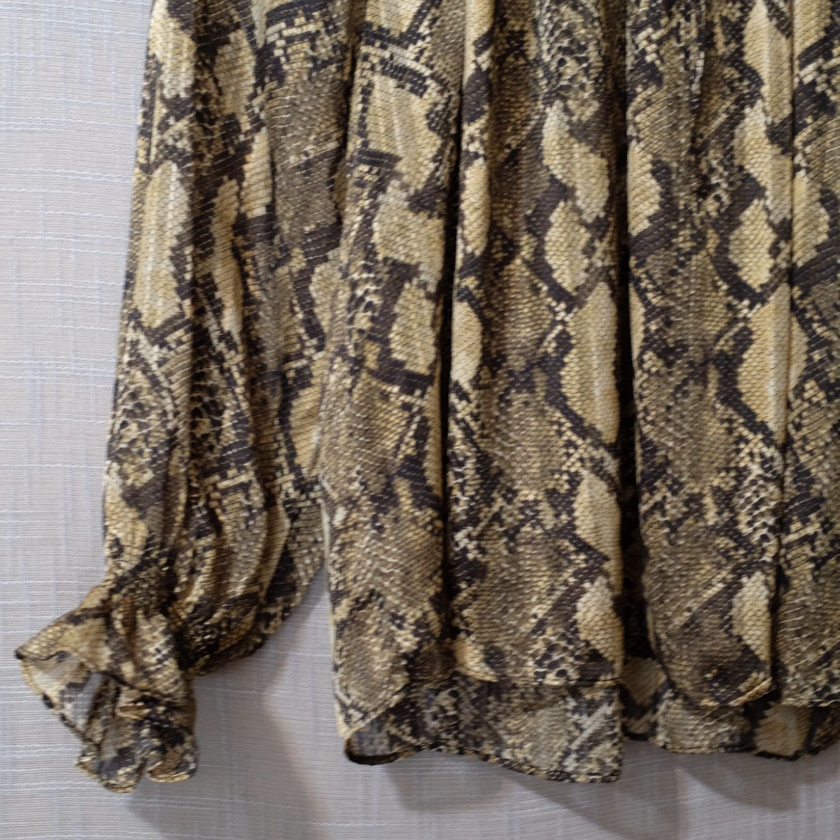 H&M VINTAGE Nwot! H&M Sheer Shirt Snake Print Long Sleeve Green Women's 12 #H52-10 Size XL / US 12-14 / IT 48-50 - 3 Thumbnail