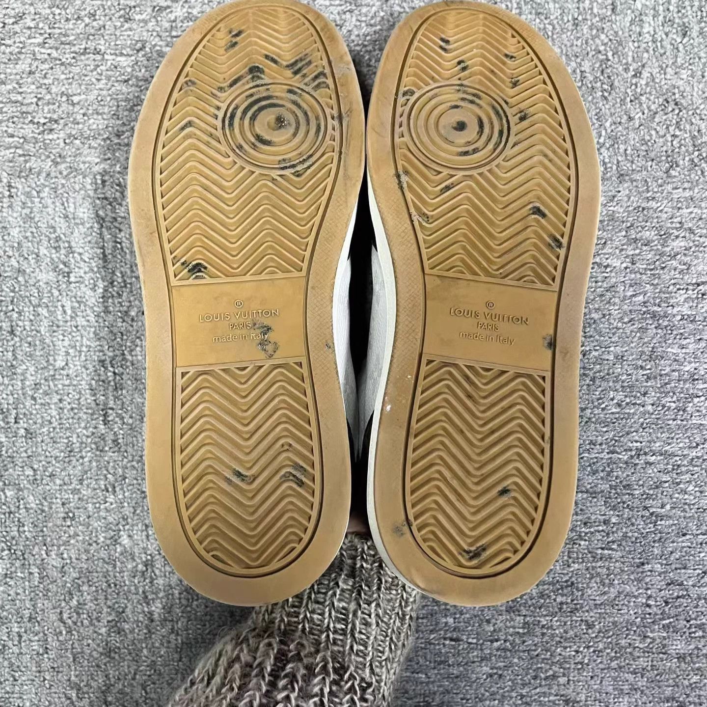 Louis Vuitton Louis Vuitton White Gray Canvas Low-top Sneakers 6.5 Size US 6.5 / IT 36.5 - 6 Thumbnail