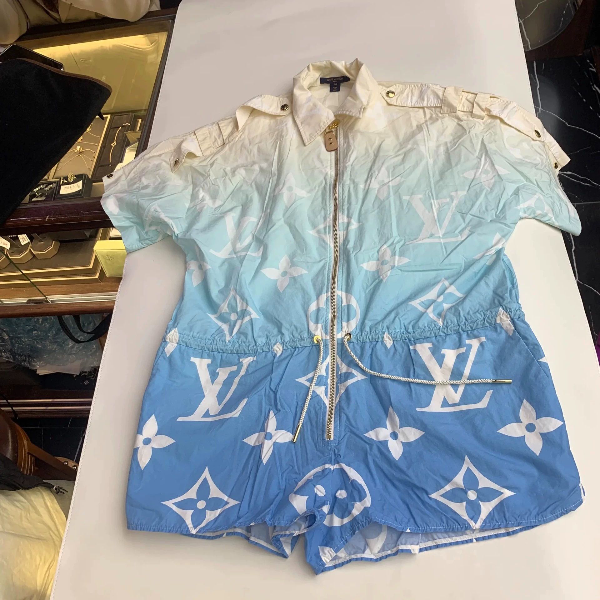 Louis Vuitton Product Name: LV Logo Gradient Print Suit Set 34 Brand Size XXS / US 00 / IT 34 - 1 Thumbnail