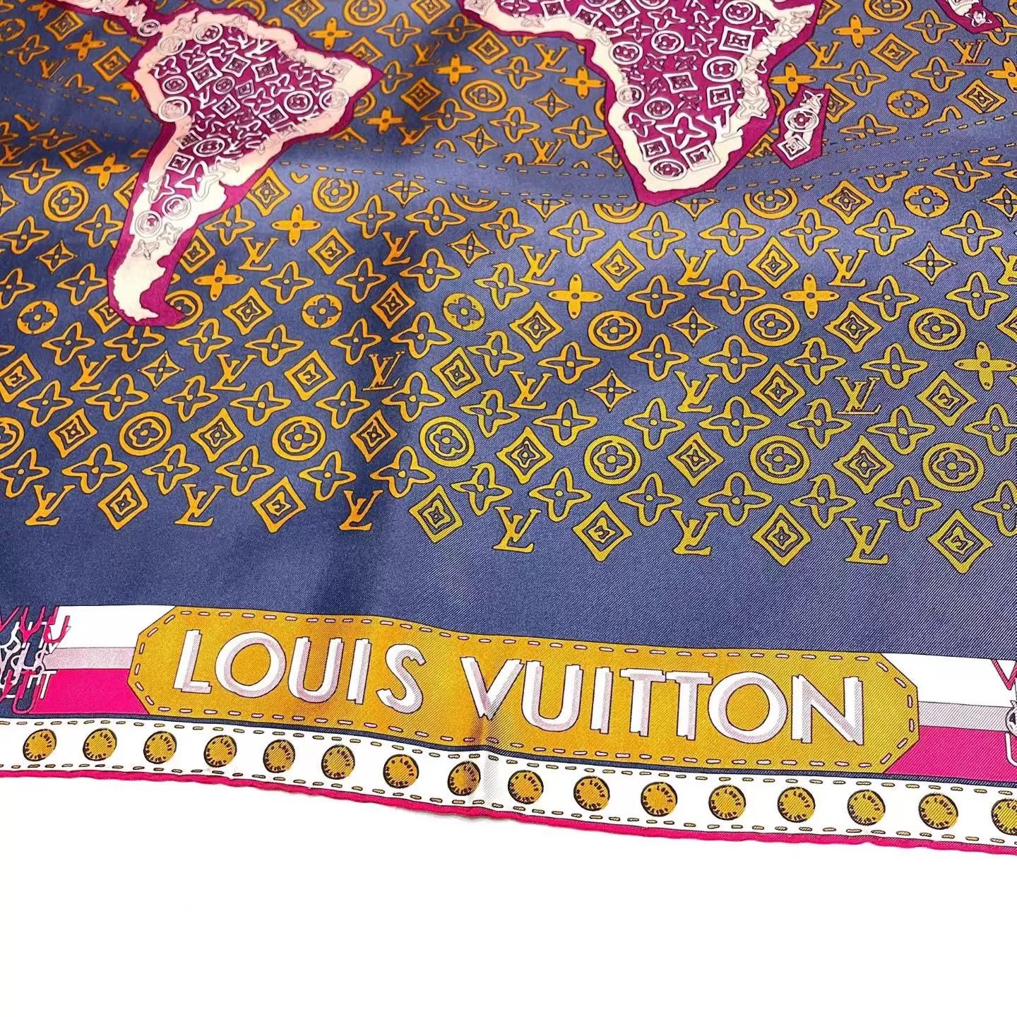 Louis Vuitton LV World Map Monogram Scarf 90x90cm Size ONE SIZE - 3 Thumbnail