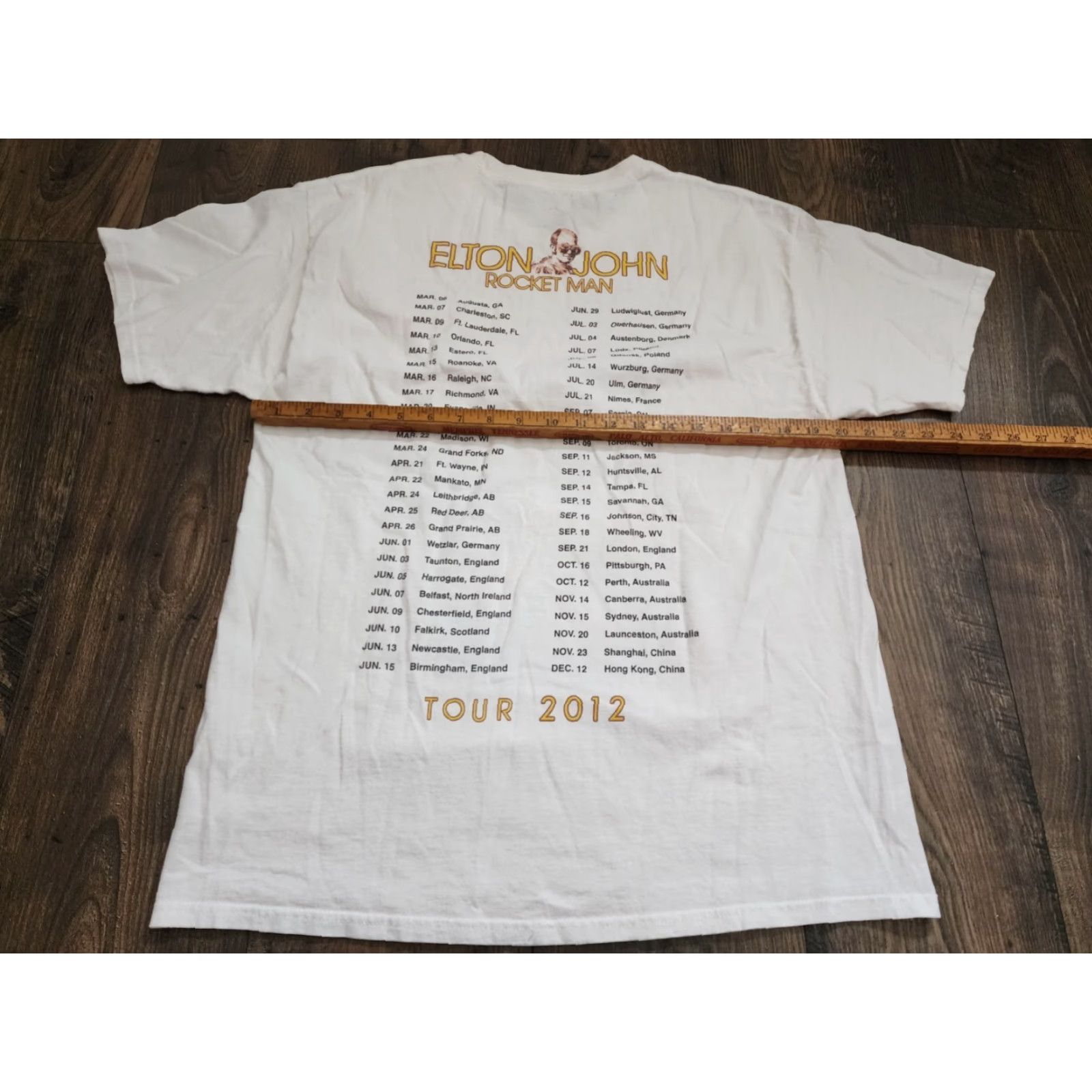 Hanes ELTON JOHN Concert Tour 2012 ROCKET MAN The Definitive Hits Tour T Shirt Mens L White Size US L / EU 52-54 / 3 - 3 Thumbnail