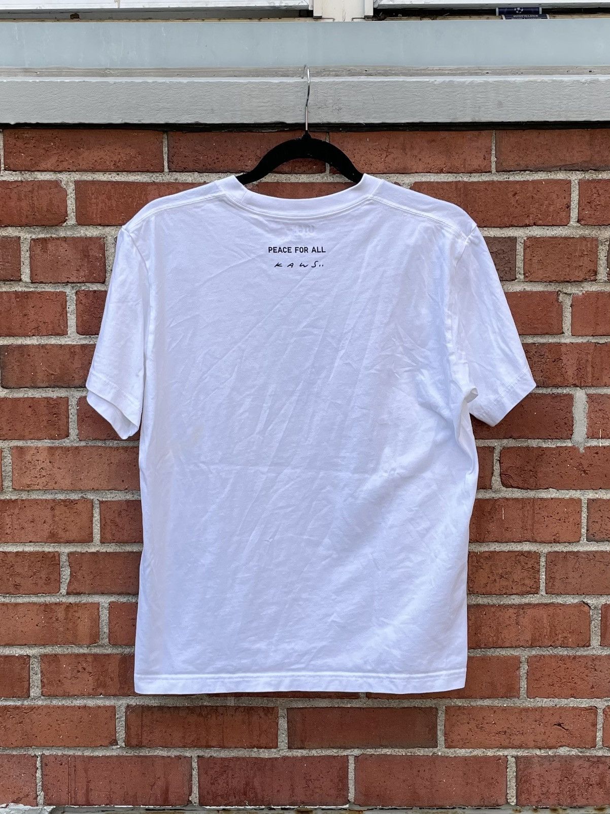 Kaws Uniqlo X Kaws Peace For All Graphic White TShirt Size US S / EU 44-46 / 1 - 4 Thumbnail
