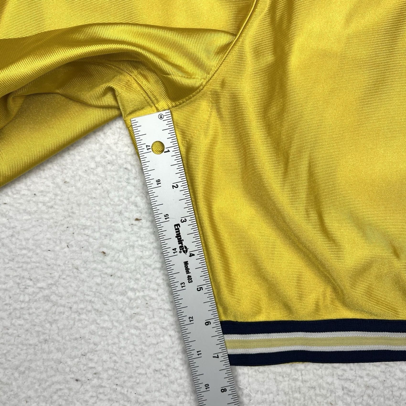 Nike VINTAGE Nike Shorts Mens L Yellow 90s University Michigan Wolverines Fab Basketball Large Size US 33 - 4 Thumbnail