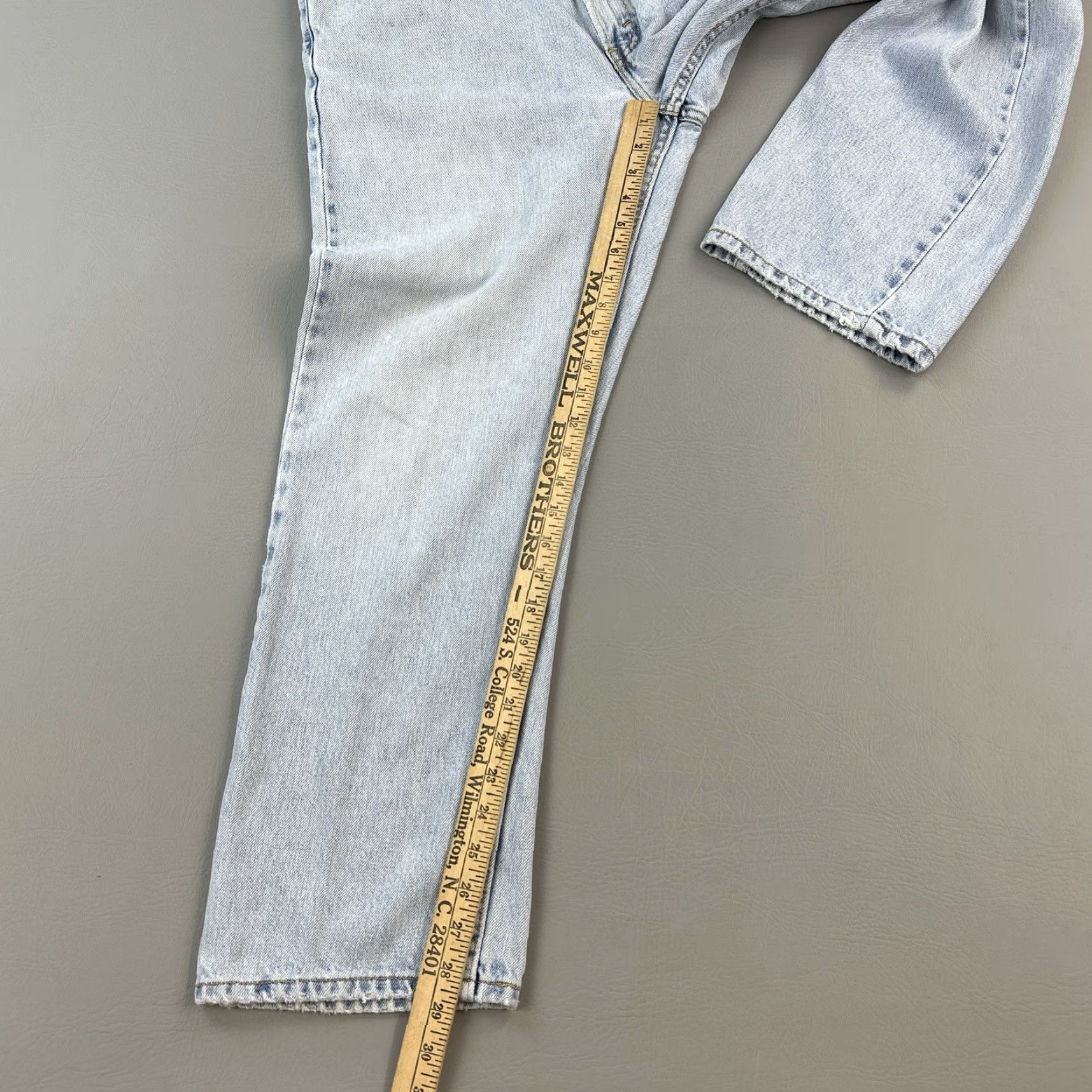 Levi's VINTAGE Levi's 505 Jeans Mens 36x29 Blue Light Wash Denim Regular Fit Skate 90s USA Jeans Mens Size US 36 / EU 52 - 2 Thumbnail