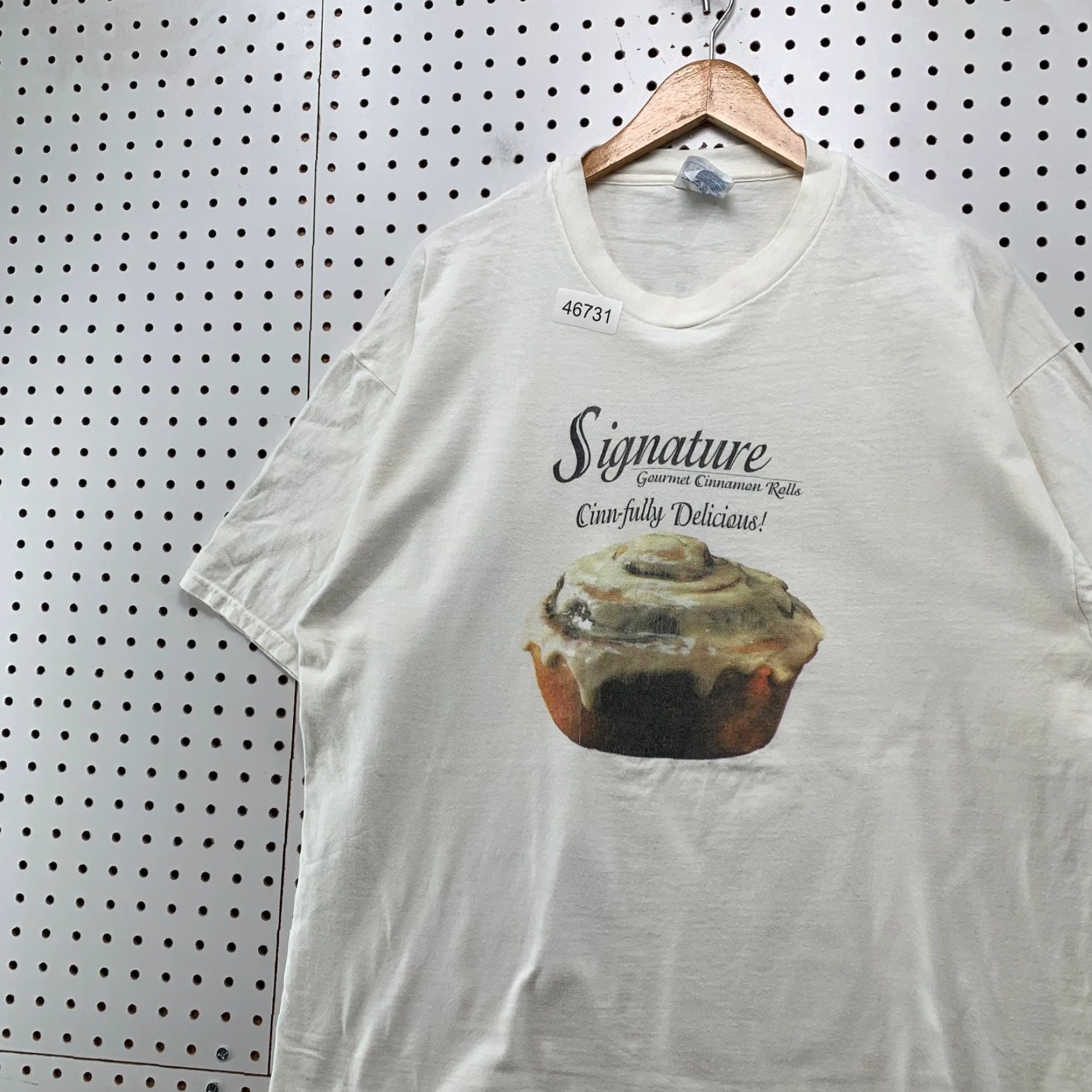 Hanes VINTAGE Nike Cinnamon Rolls Shirt Mens XL White Bakery Tee Short Sleeve Cinnabon Size US XL / EU 56 / 4 - 3 Thumbnail