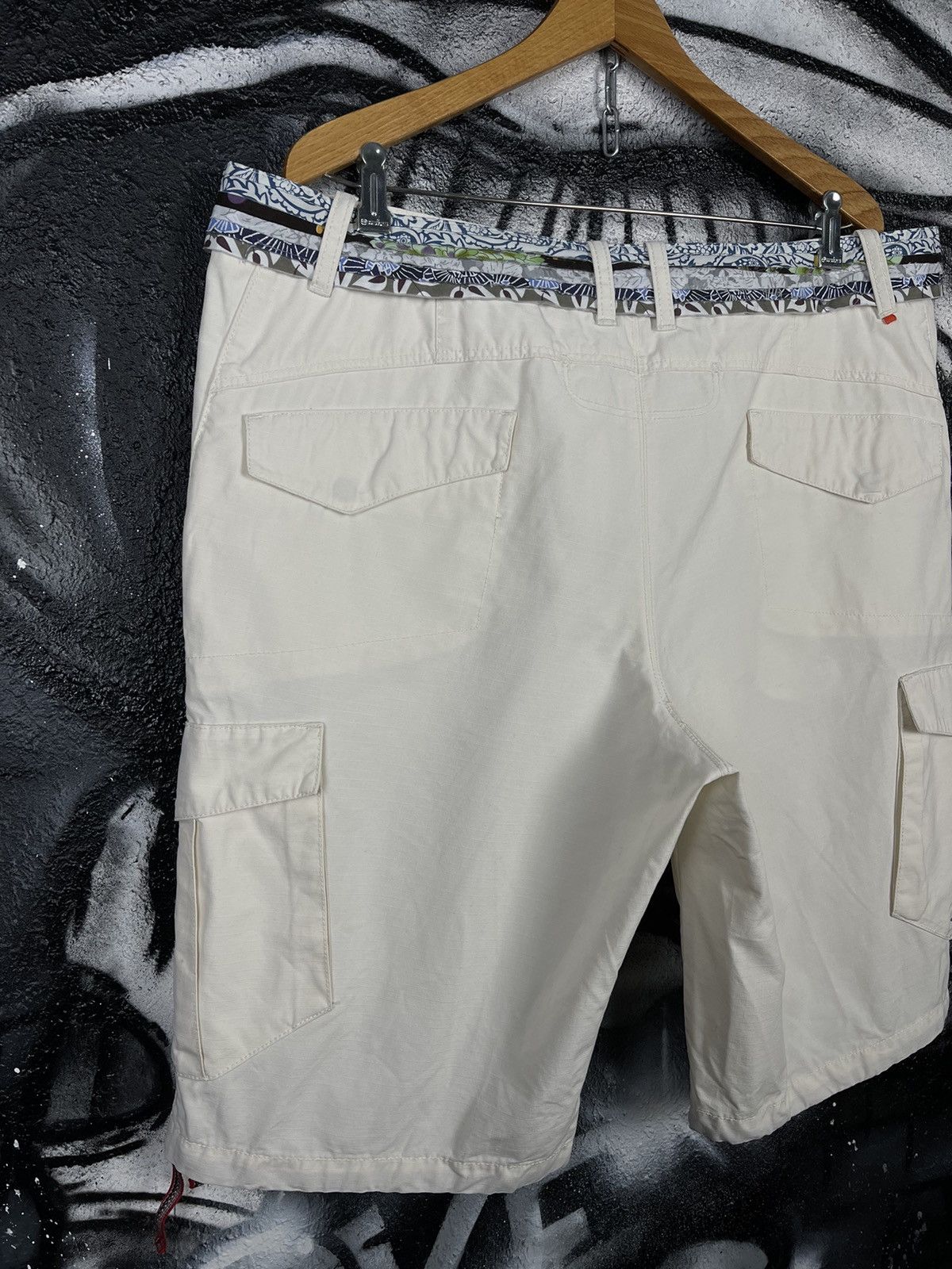 Hugo Boss Hugo Boss Comfort Fit Vintage White Cargo Shorts Size 56 Size US 38 / EU 54 - 5 Thumbnail