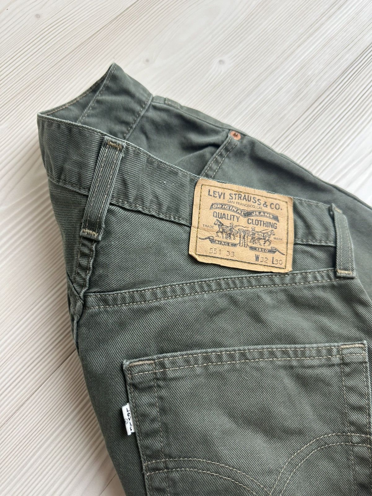 Levi's Vintage Clothing Vintage Levi’s 551 32/30 96’ green Size US 32 / EU 48 - 4 Thumbnail