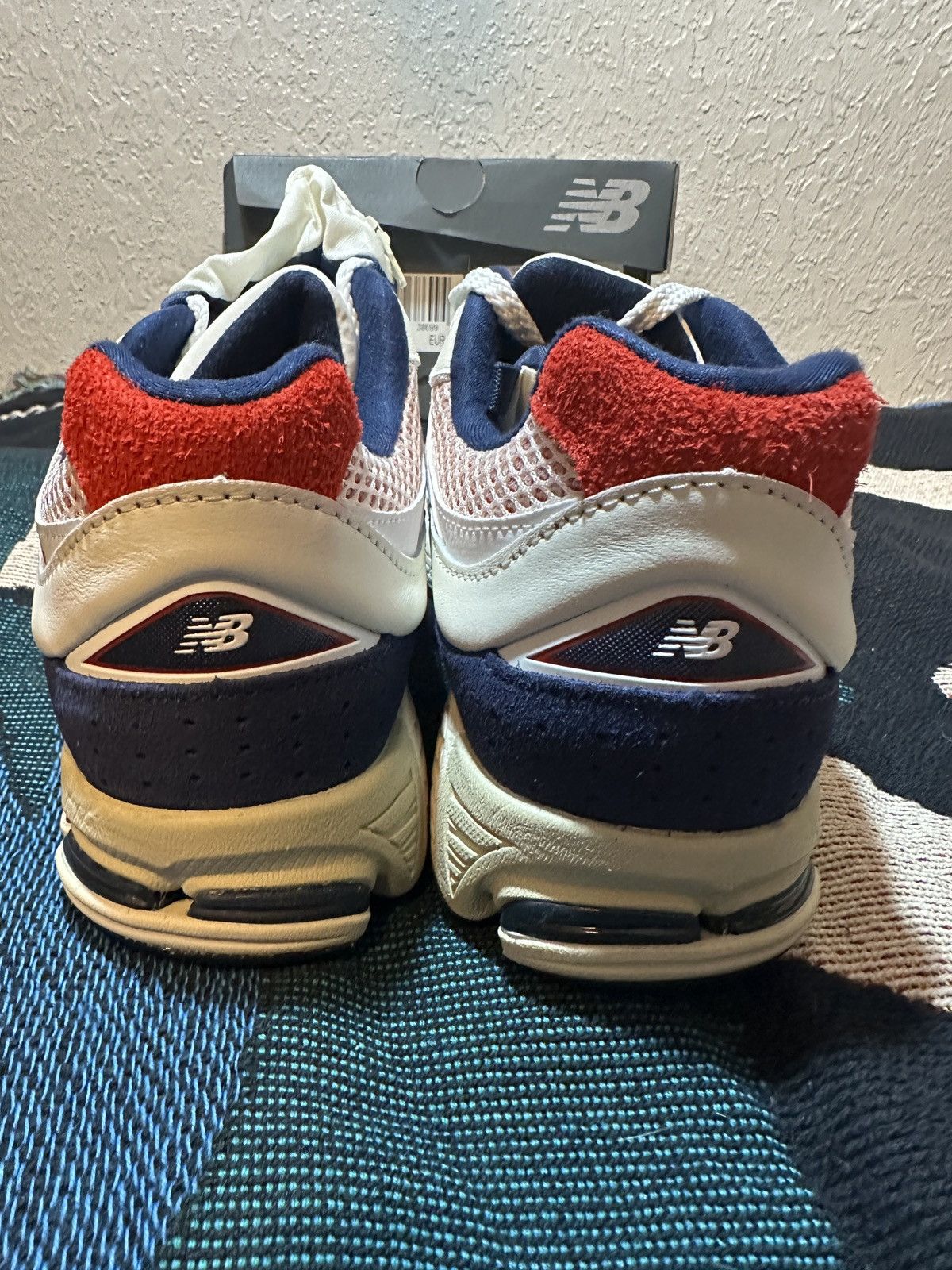 New Balance New Balance 2002R Size US 7 / EU 40 - 3 Thumbnail
