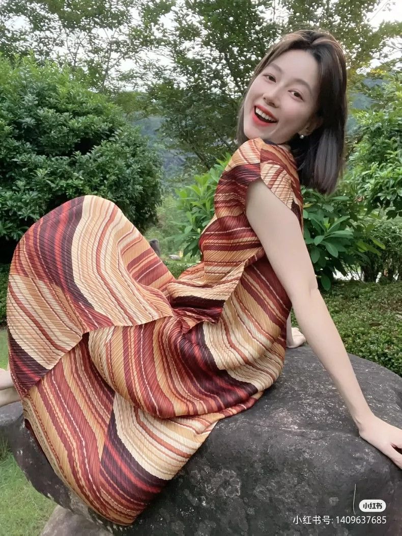 Issey Miyake Issey Miyake size:5 Red firecloud lava dress Size M / US 6-8 / IT 42-44 - 6 Thumbnail
