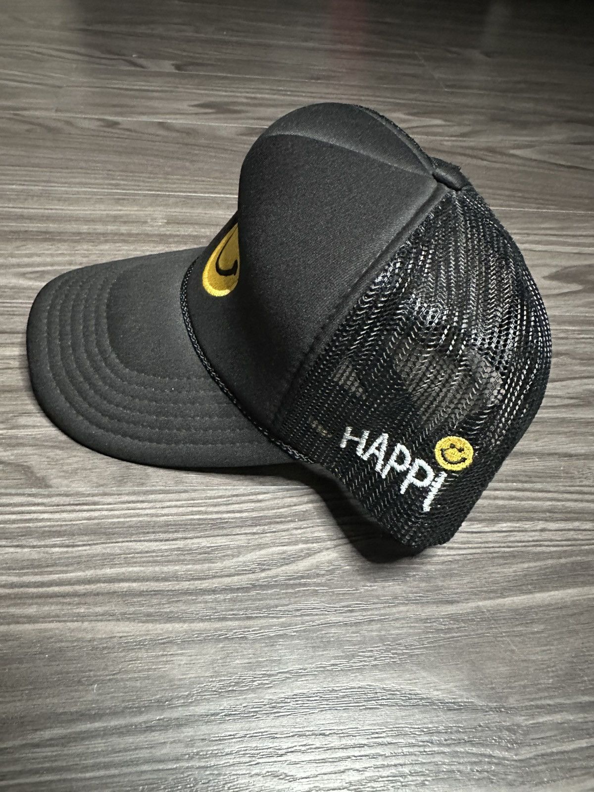 Other Smiley Face Trucker Hat Size ONE SIZE - 2 Thumbnail