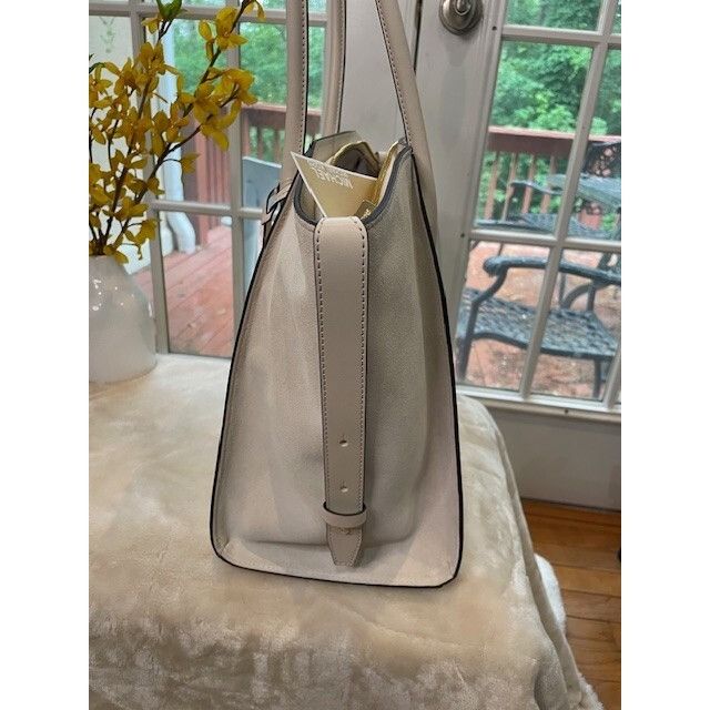 Michael Kors NWT Michael Kors Avril Extra Large Top Zip Tote Shoulder Lea Size ONE SIZE - 5 Thumbnail