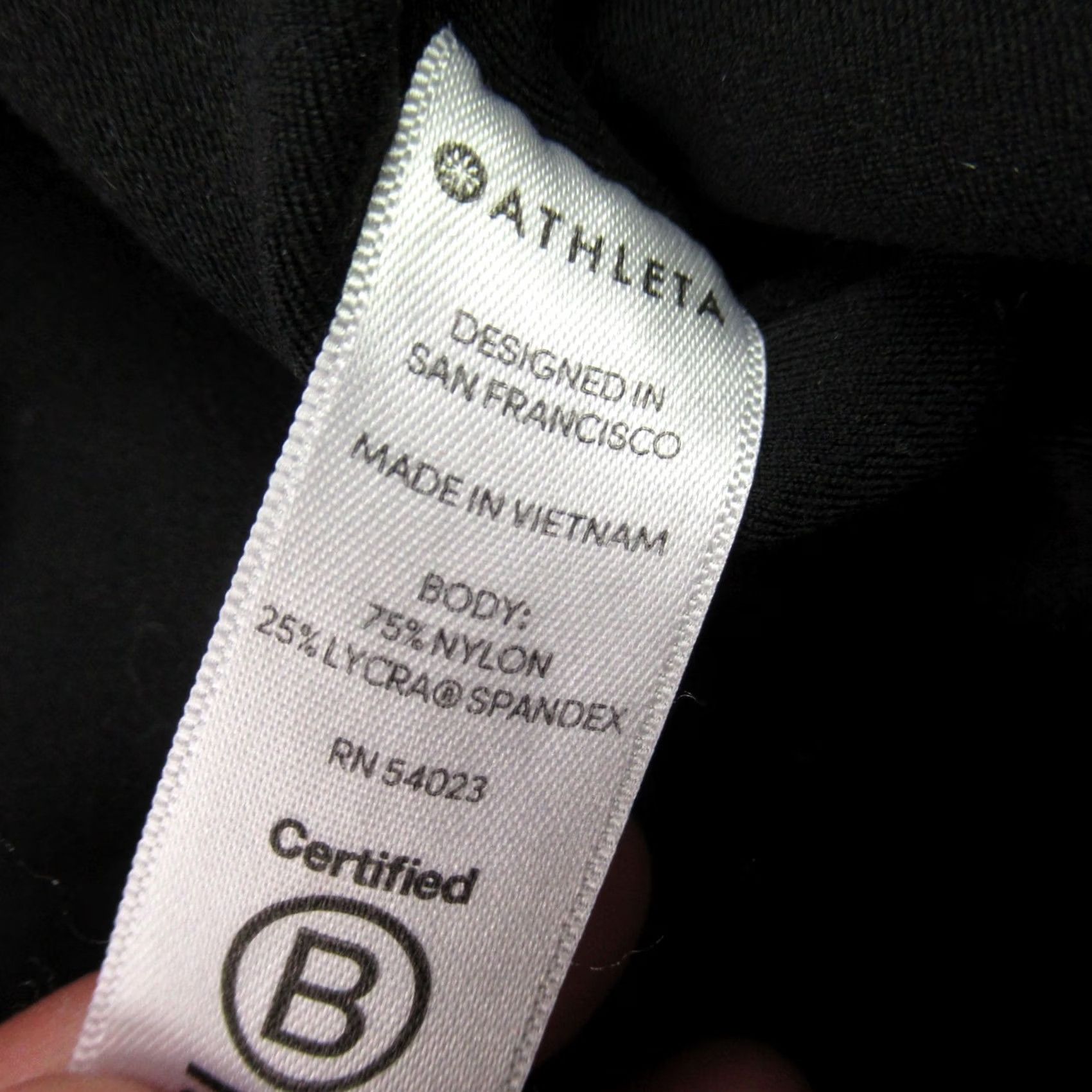 Athleta Athleta Leggings Shorts Womens Small Workout Gym Stretch Black Lightweight Yoga Size 28" / US 6 / IT 42 - 4 Thumbnail