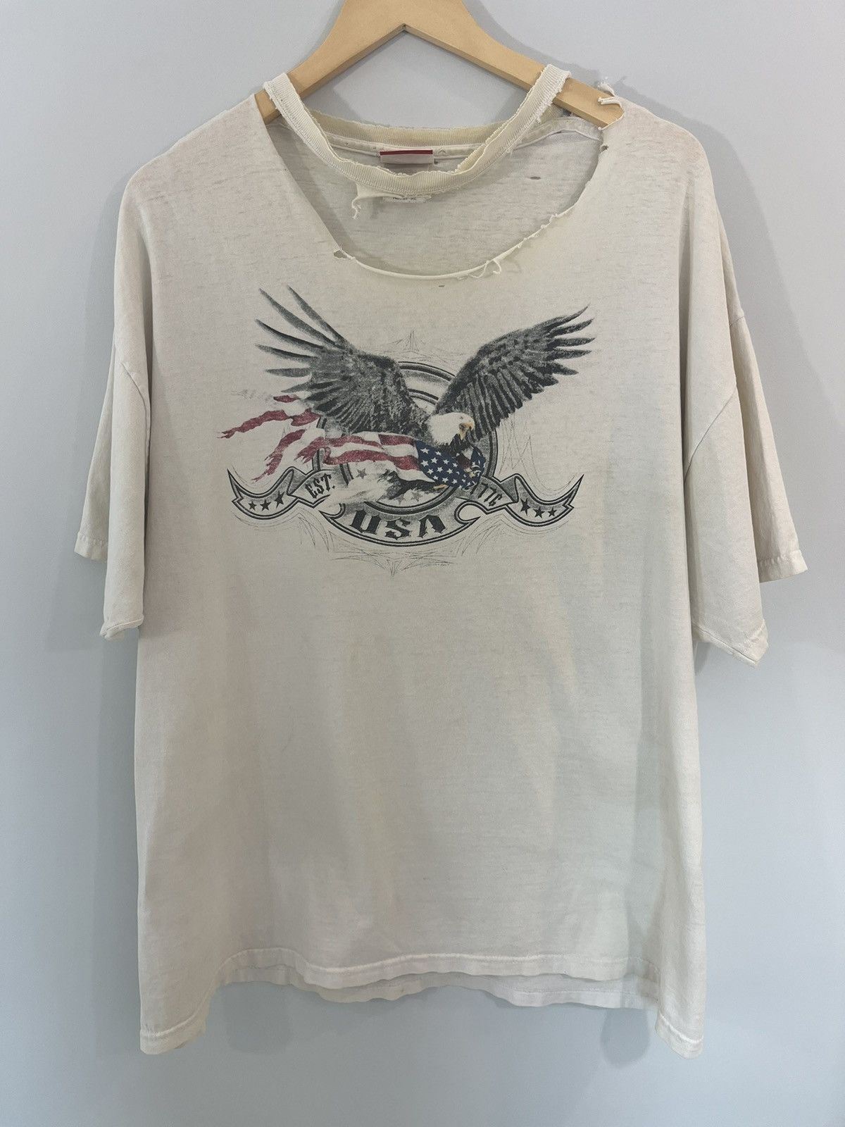 Vintage USA Thrashed Faded Eagle Graphic Tee Size US XL / EU 56 / 4 - 1 Thumbnail