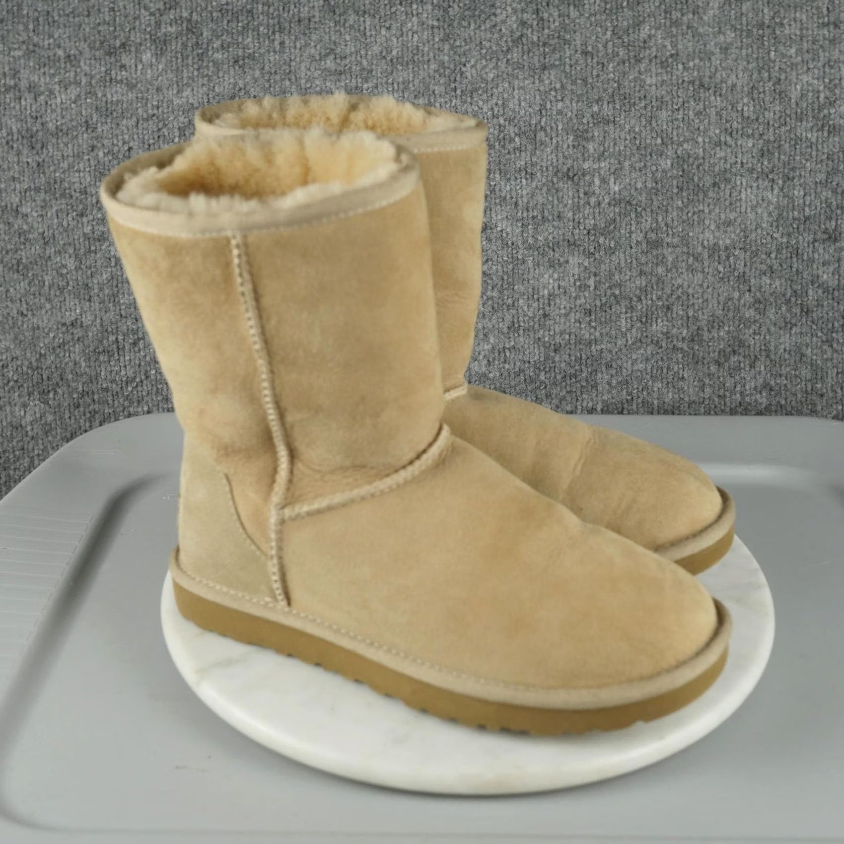 Ugg UGG Australia Classic Short Boots Womens US 7 Beige Suede Sheepskin Lined Winter Casual Shoes Mens? Size 28" / US 6 / IT 42 - 2 Thumbnail