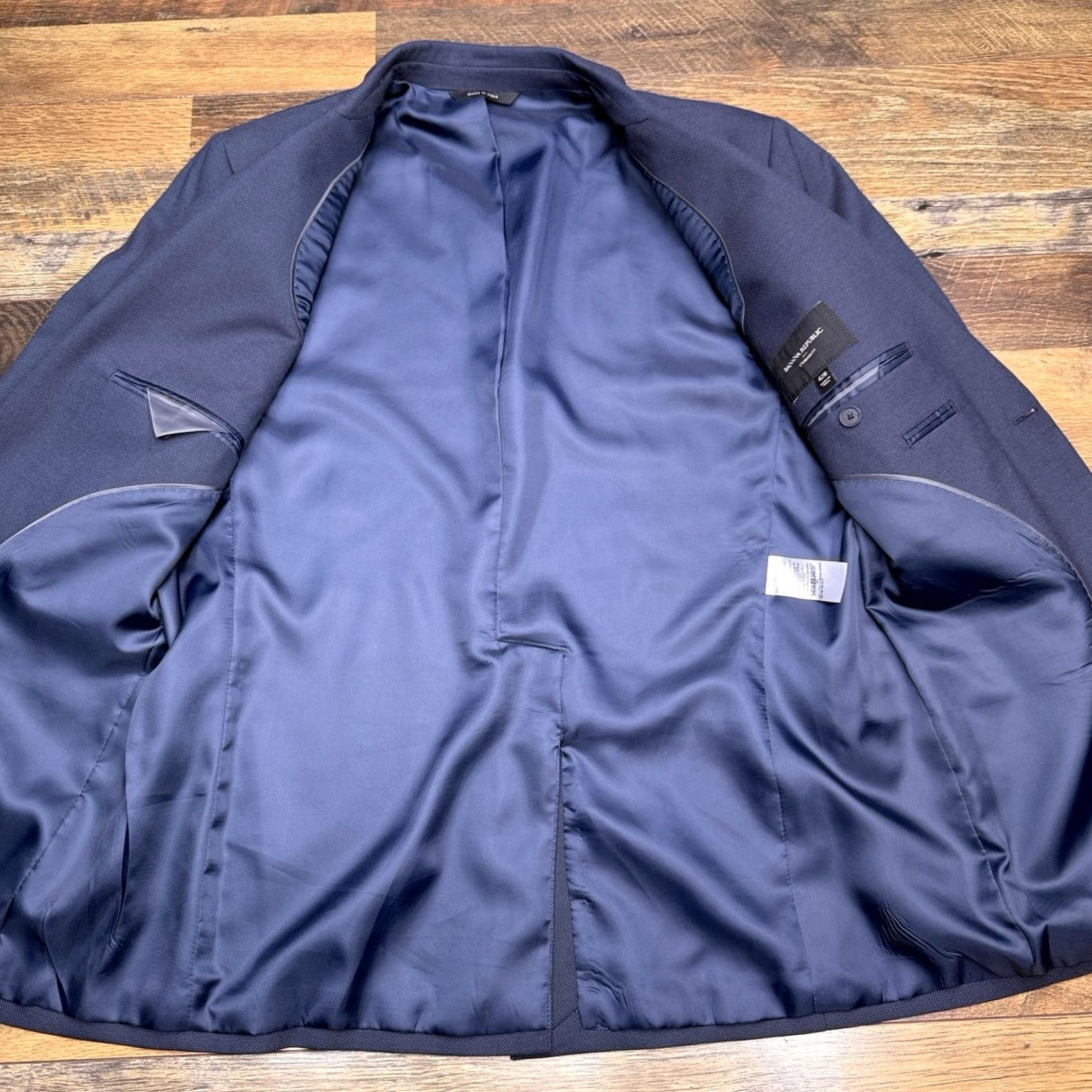 Banana Republic Banana Republic Blazer Navy Blue 42R Regular Fit Stretch Notch Lapel 2-Button Jacket Men Business Formal Winter Spring Summer Fall Bleisure Dressy Size 42R - 3 Thumbnail