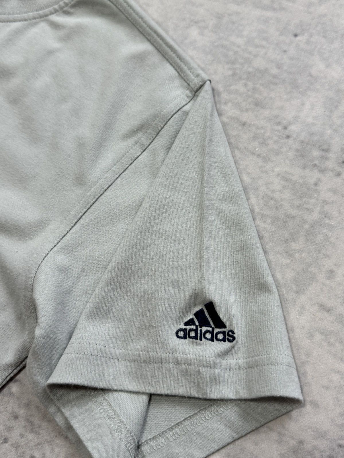 Adidas Adidas vintage Gradient logo 00s tee forever sport Size US M / EU 48-50 / 2 - 8 Thumbnail