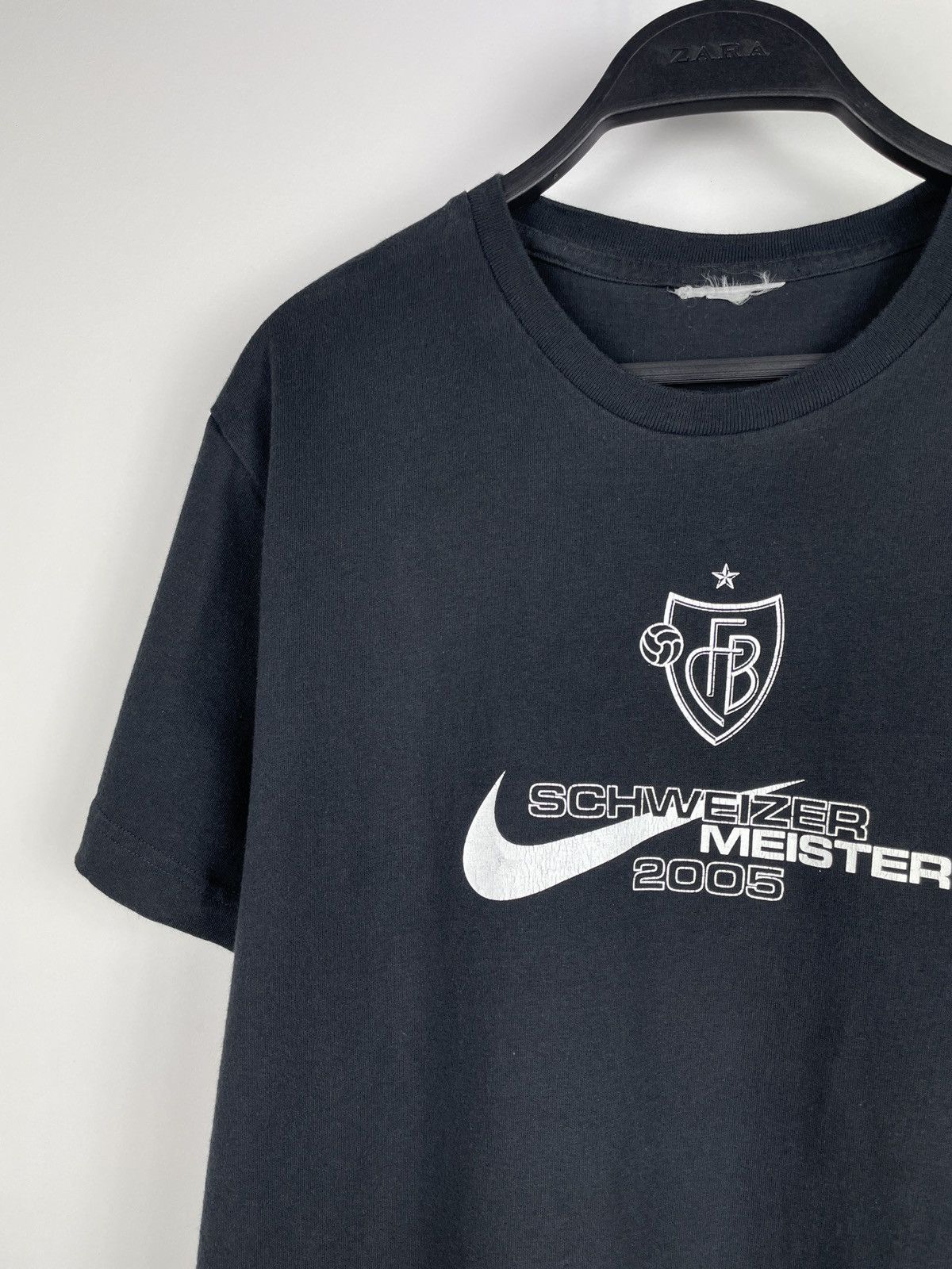 Nike × Vintage Vintage Nike FC Basel Central Logo T-Shirt Size US S / EU 44-46 / 1 - 2 Thumbnail