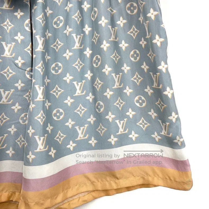 Louis Vuitton Louis Vuitton Blue presbyopic full-print silk shorts Size US 44 / EU 60 - 4 Thumbnail