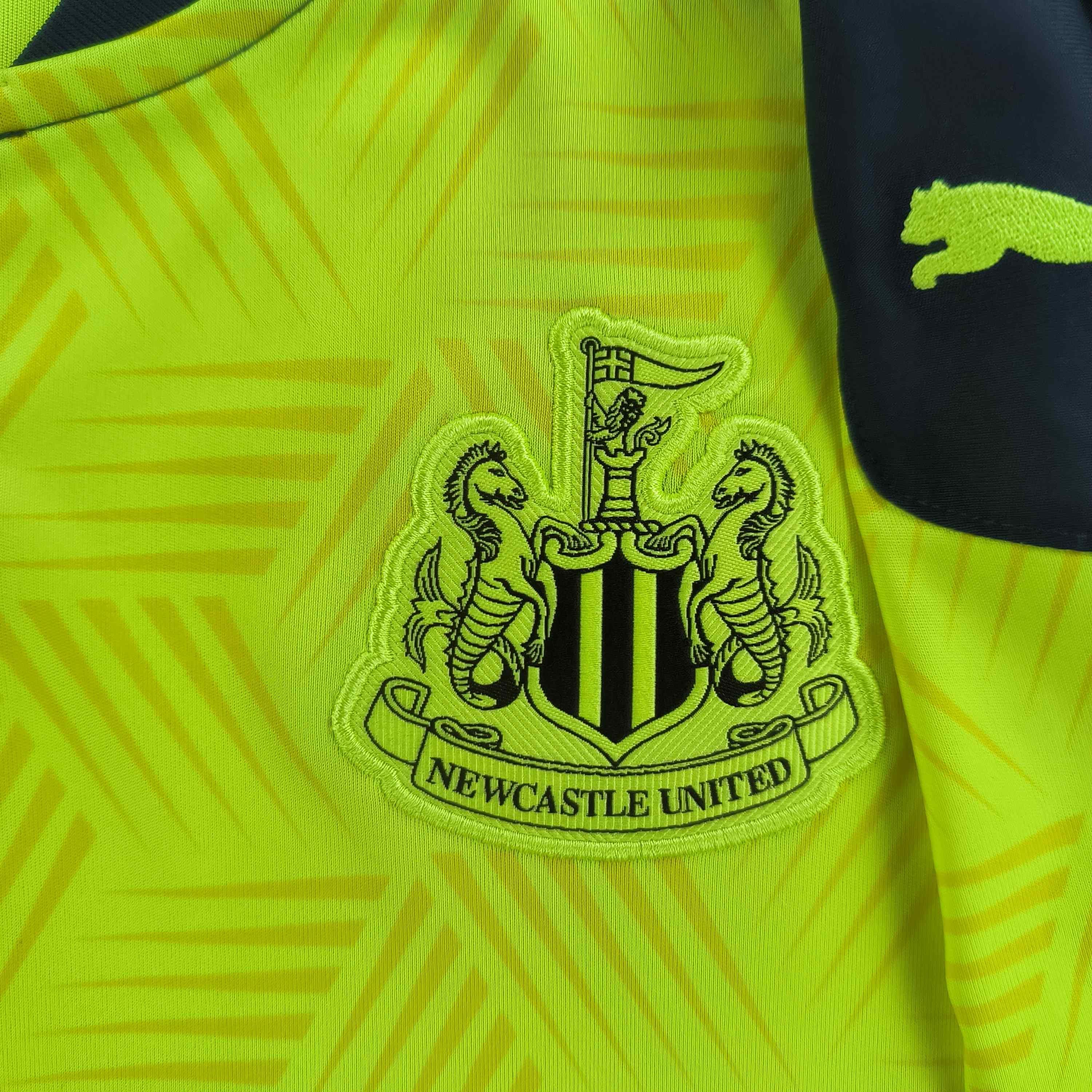 Puma Newcastle United 2020-21 Puma away Wilson football jersey S Size US S / EU 44-46 / 1 - 4 Thumbnail