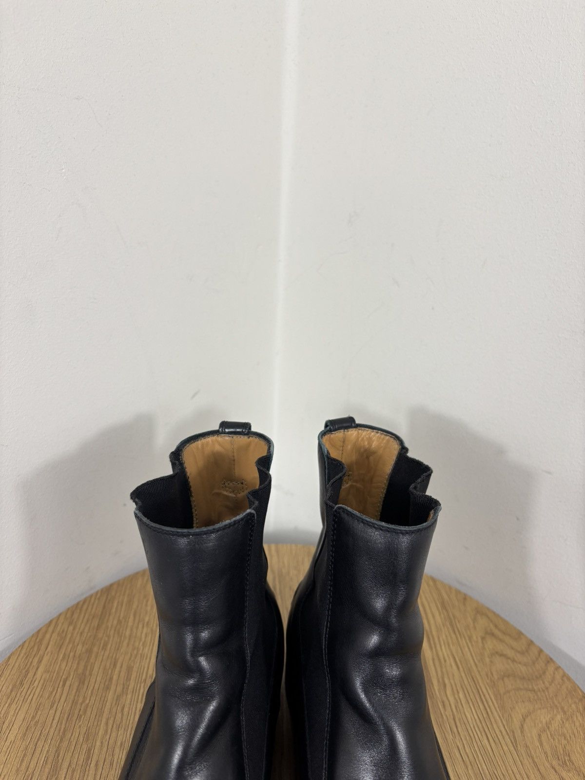 Tod's Tod’s Women’s Black Low Heel Ankle Leather Chelsea Boots Size US 7.5 / IT 37.5 - 10 Thumbnail