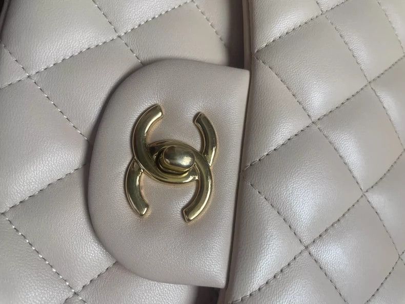 Chanel Chanel Beige sheepskin gold buckle double-covered shoulder Size ONE SIZE - 9 Thumbnail