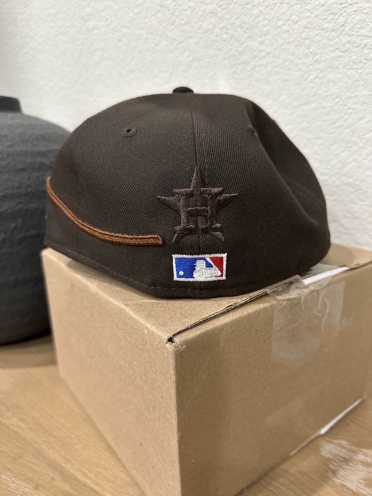 New Era HOUSTON ASTROS X HAT CLUB AMUSEMENT PARK ROPE RODEO BROWN Size ONE SIZE - 3 Thumbnail