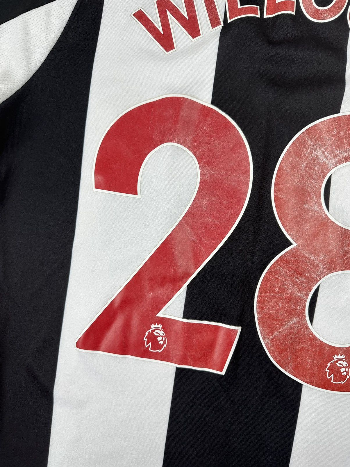 Castore Castore New Castle United 2021/22 Home #28 Willock Jersey Size US M / EU 48-50 / 2 - 5 Thumbnail
