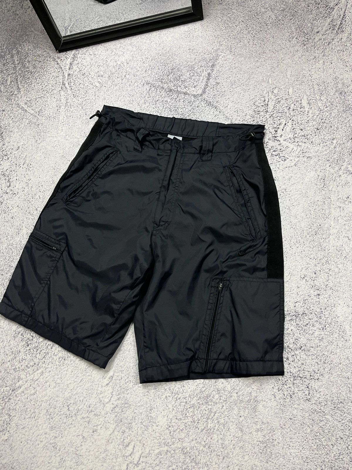 Nike Vintage 00’s Nike Vintage Nylon Shorts Swoosh Y2K Black Hype Size US 31 - 3 Thumbnail