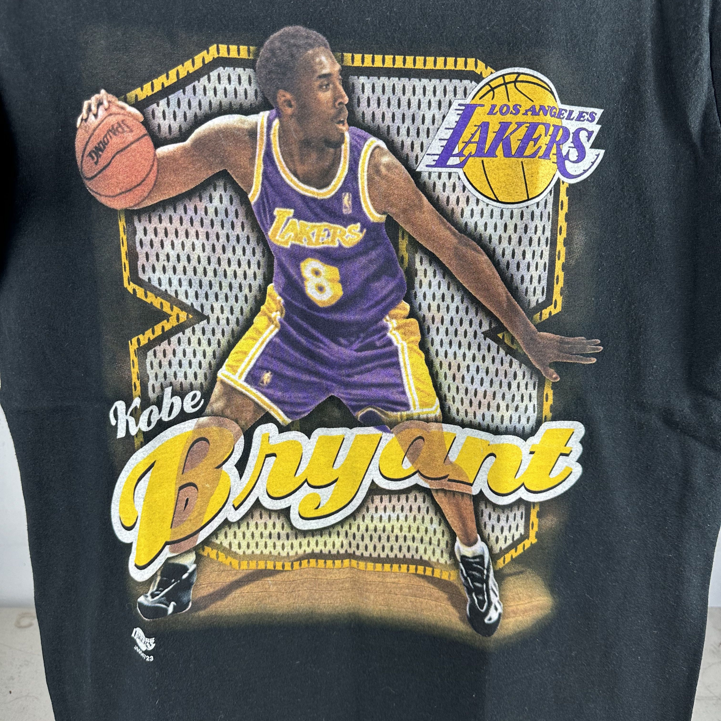 Vintage Vintage 90s Kobe Bryant Los Angeles Lakers NBA T-shirt Size US L / EU 52-54 / 3 - 2 Thumbnail