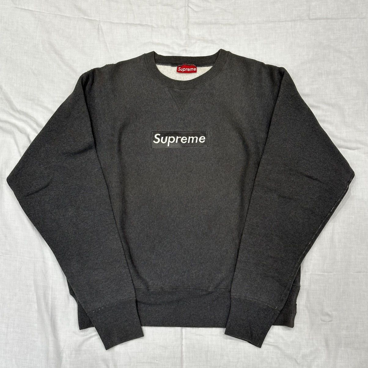 Supreme 1996 Dark Grey Box Logo Crewneck Size US L / EU 52-54 / 3 - 1 Thumbnail