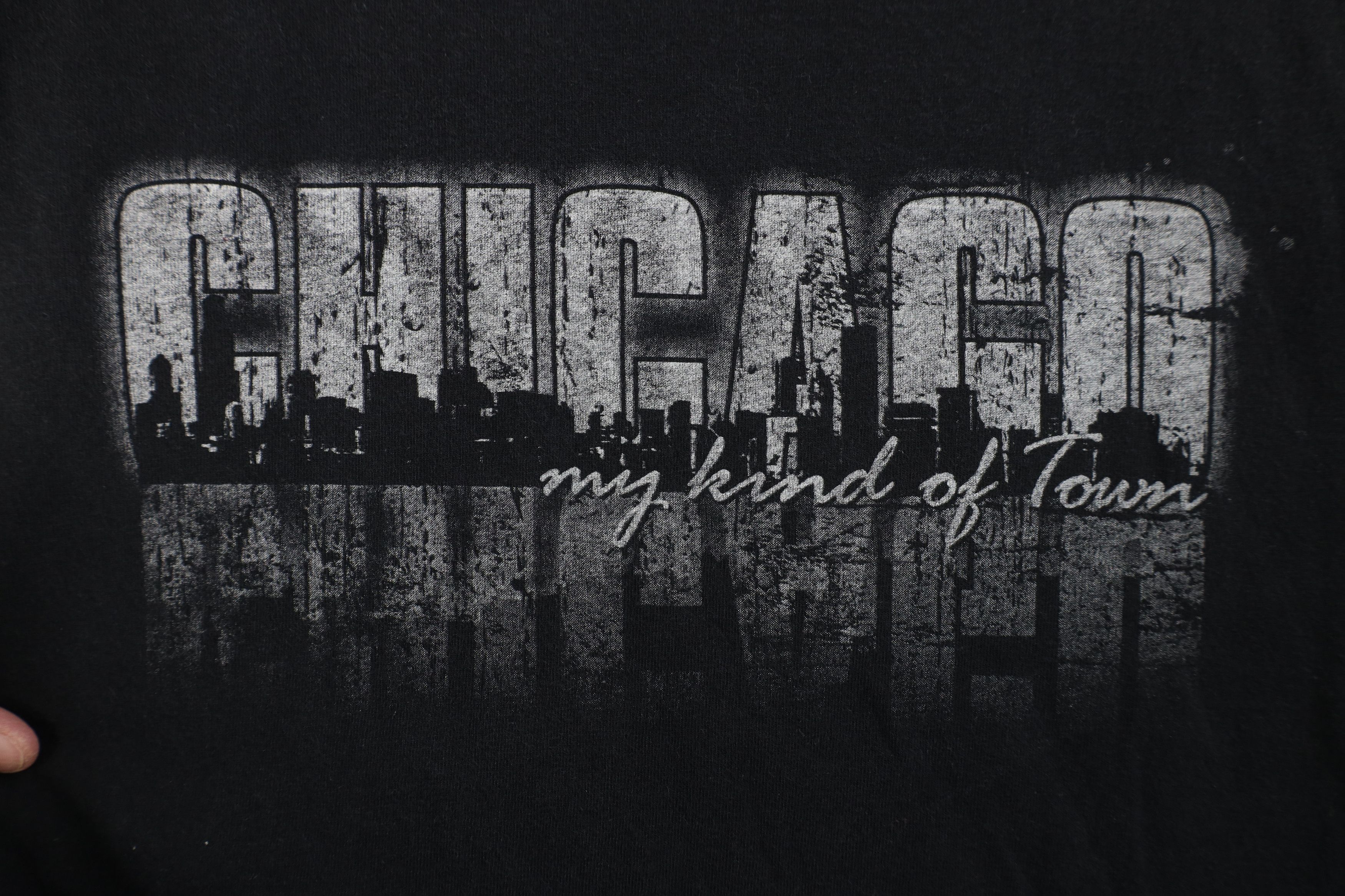Vintage Vintage 90s Y2K Streetwear Chicago Skyline T-Shirt Size US XL / EU 56 / 4 - 4 Thumbnail